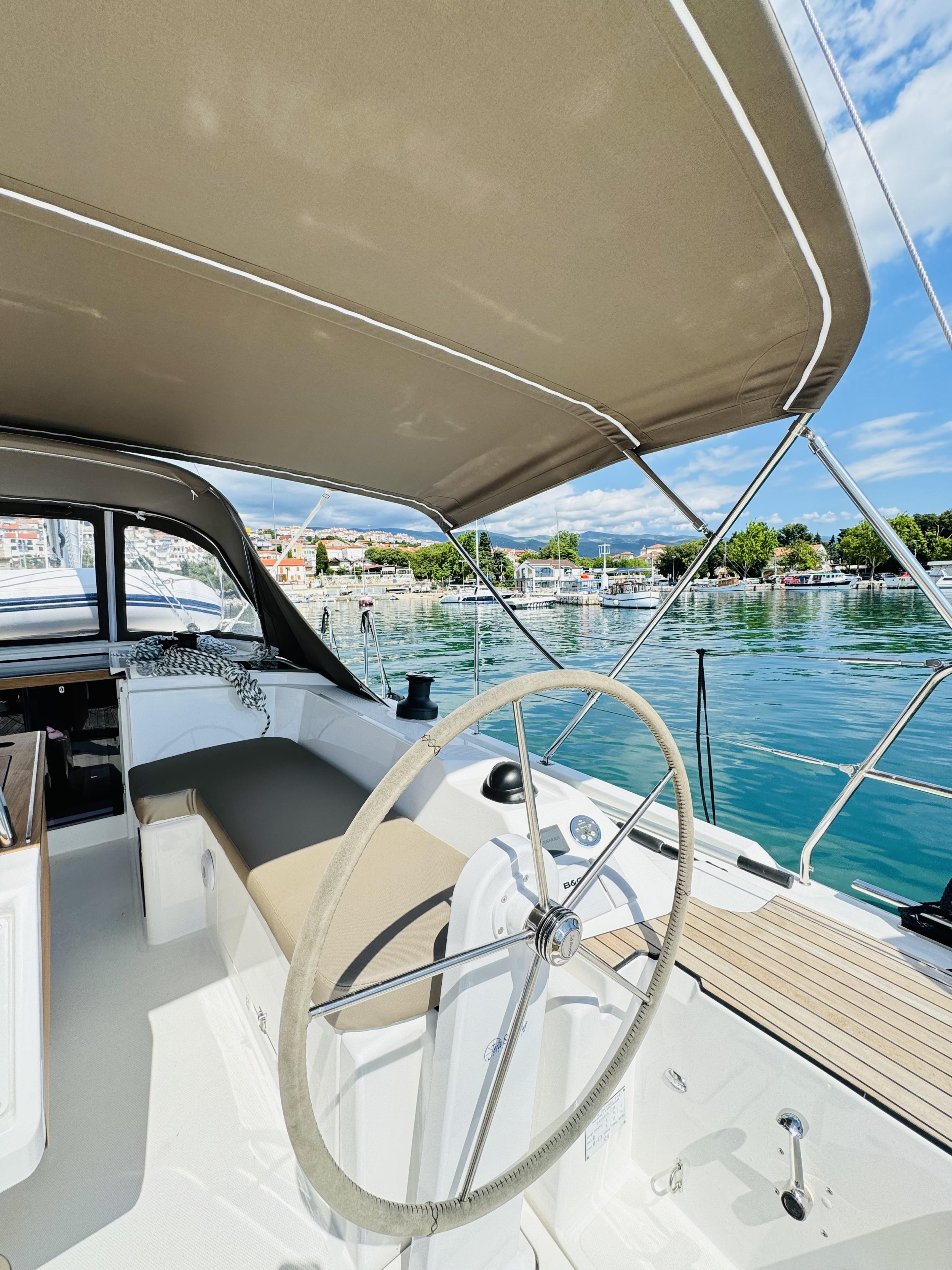 Bavaria C38 — photo 7