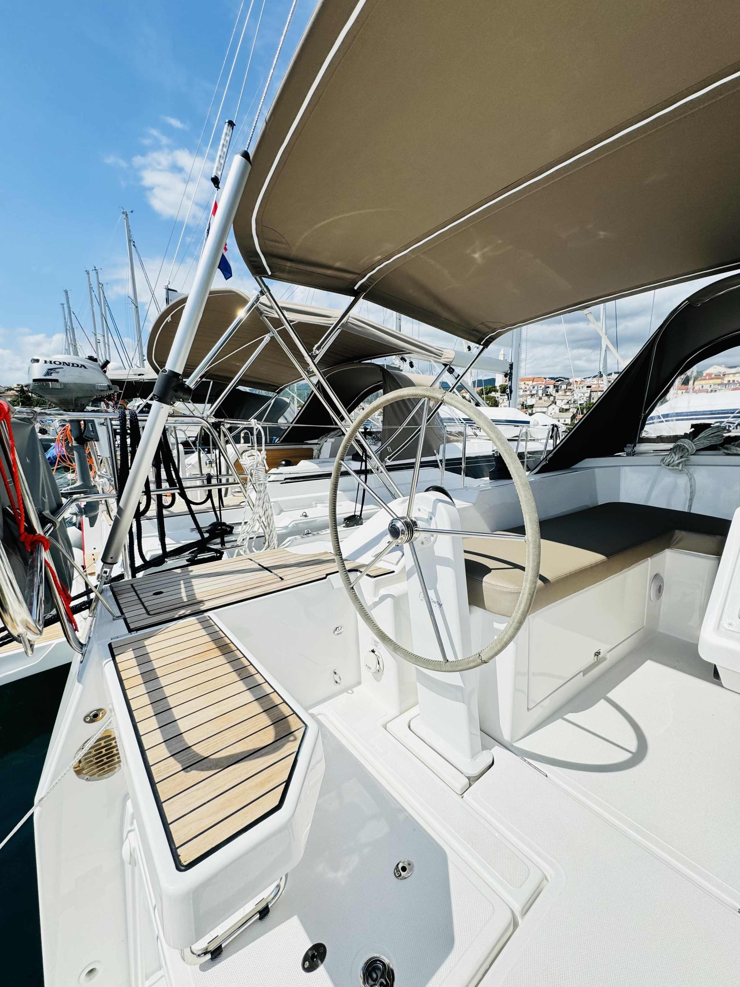 Bavaria C38 — photo 19