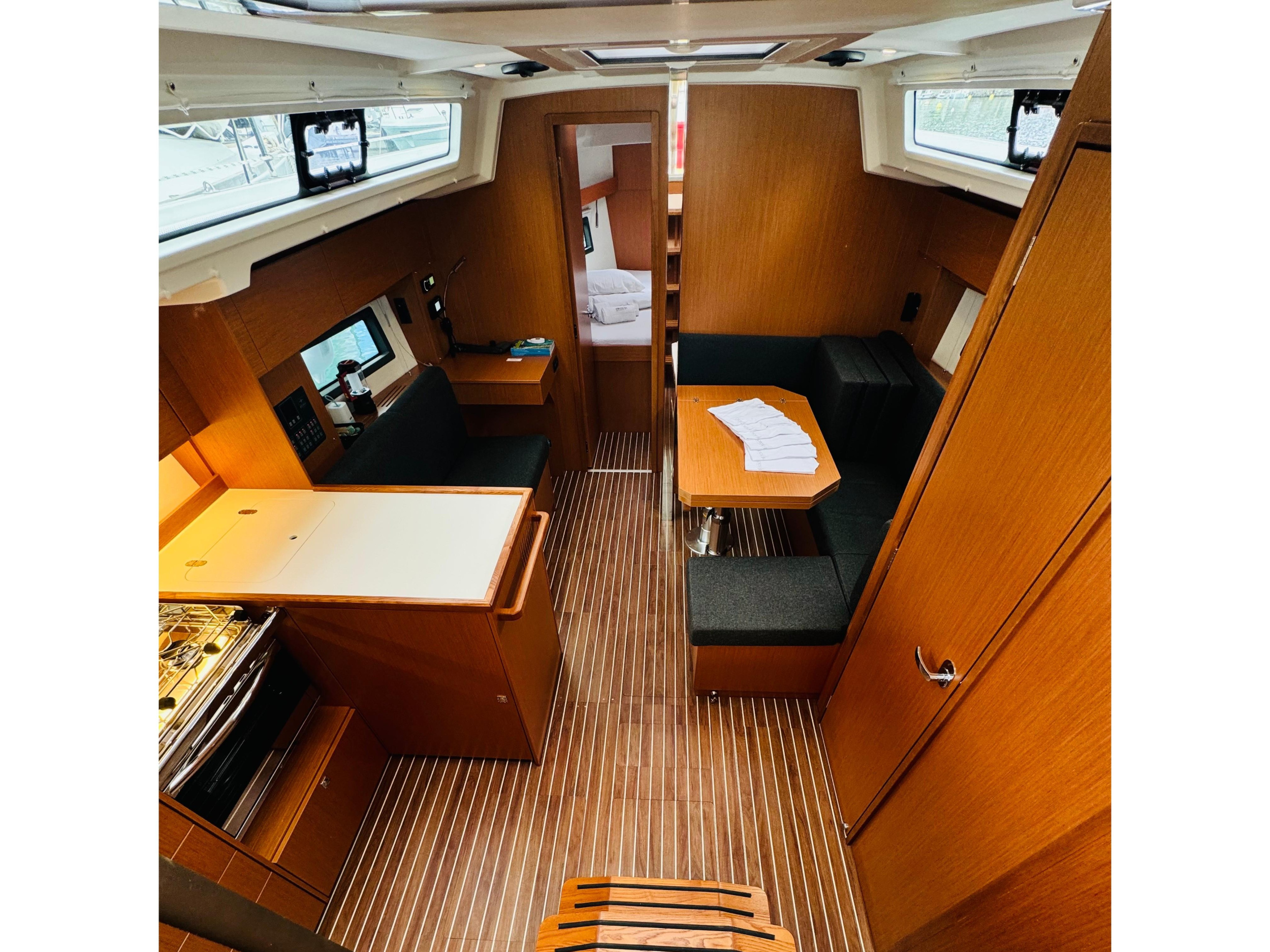 Bavaria C38 — photo 8