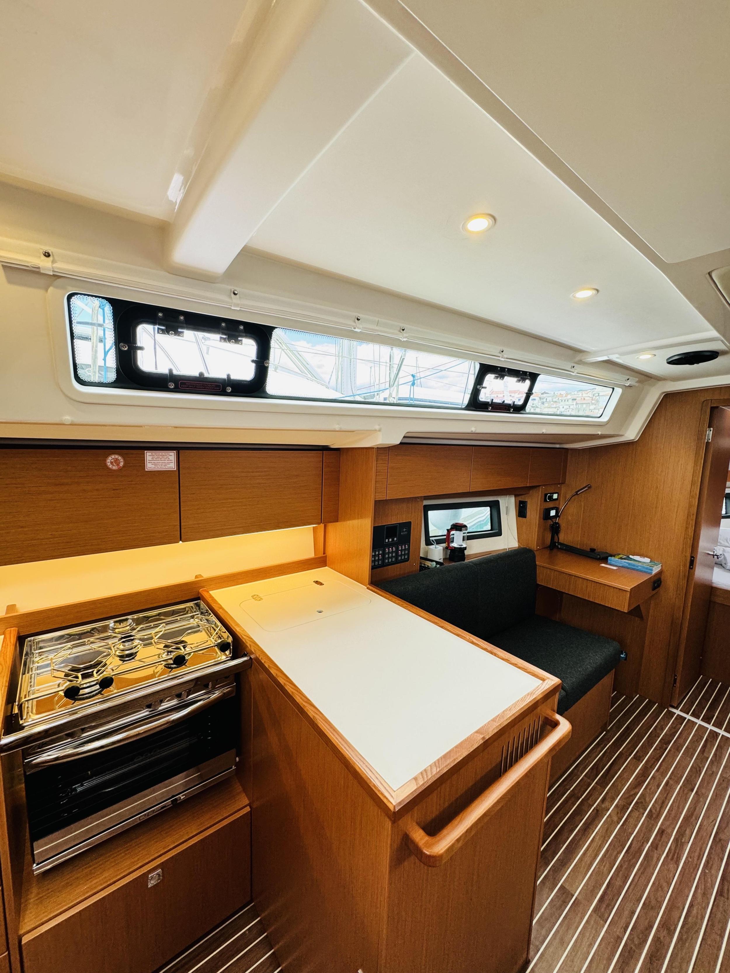 Bavaria C38 — photo 4