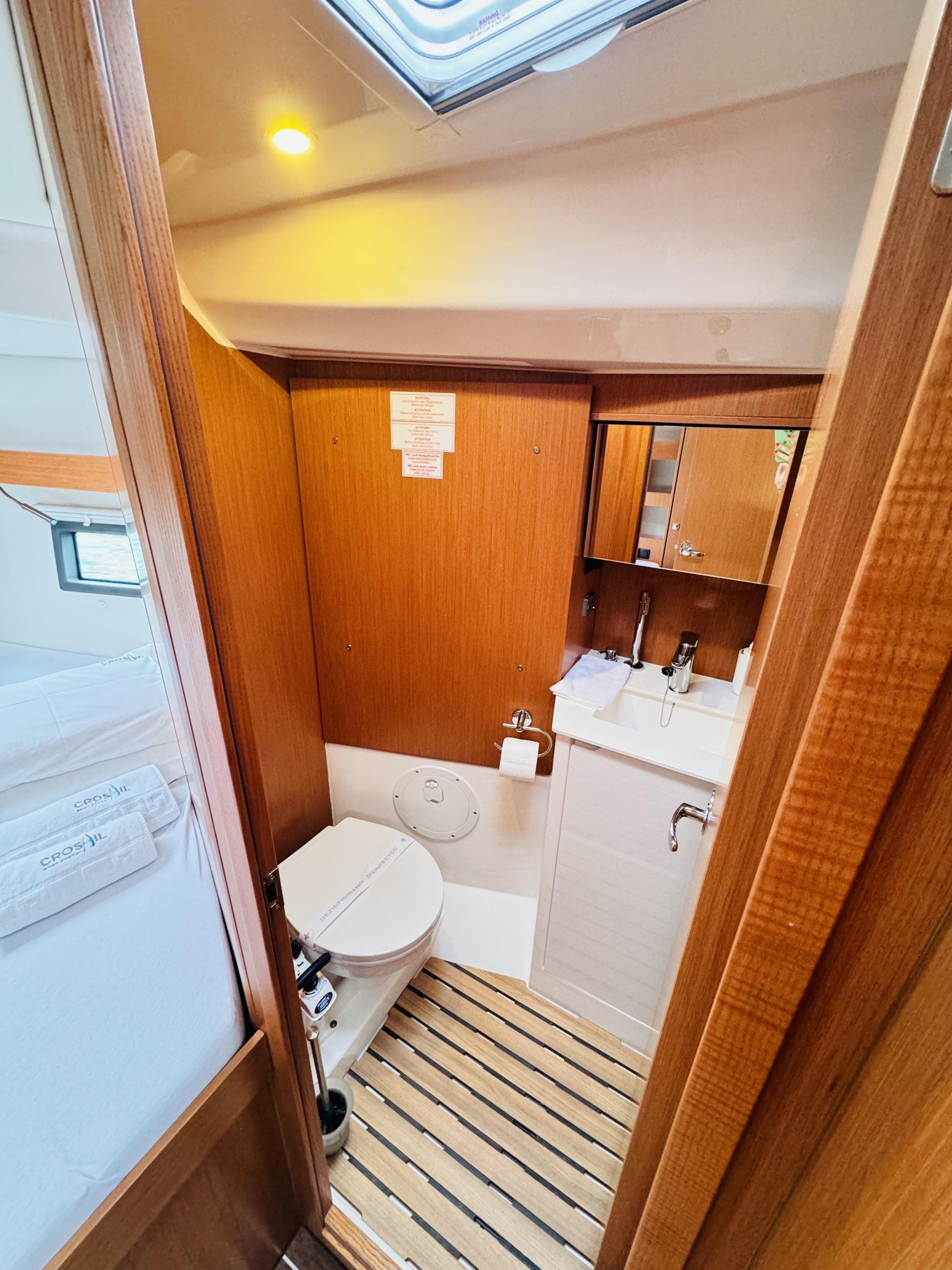 Bavaria C38 — photo 7