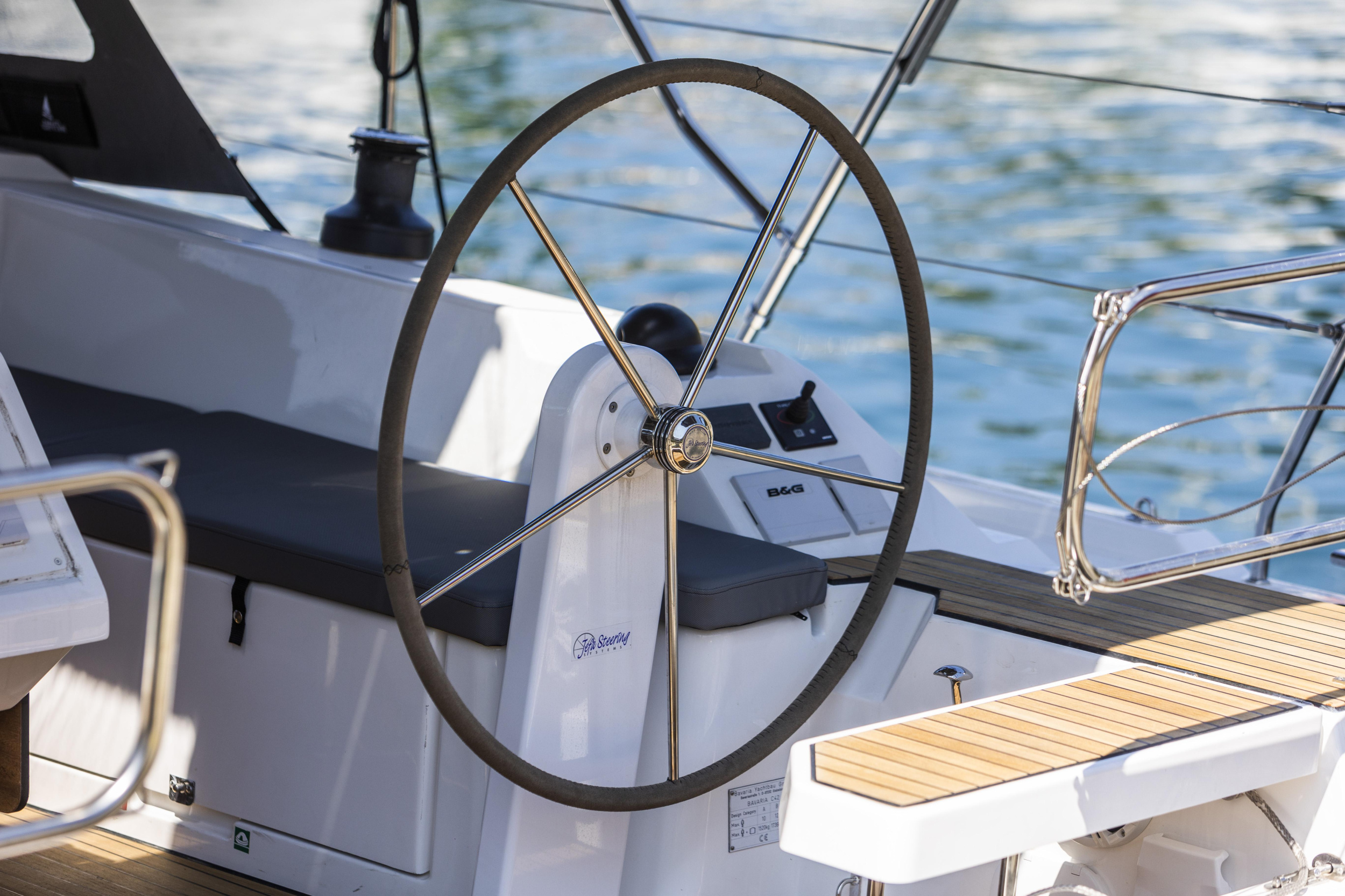 Bavaria C42 — photo 2