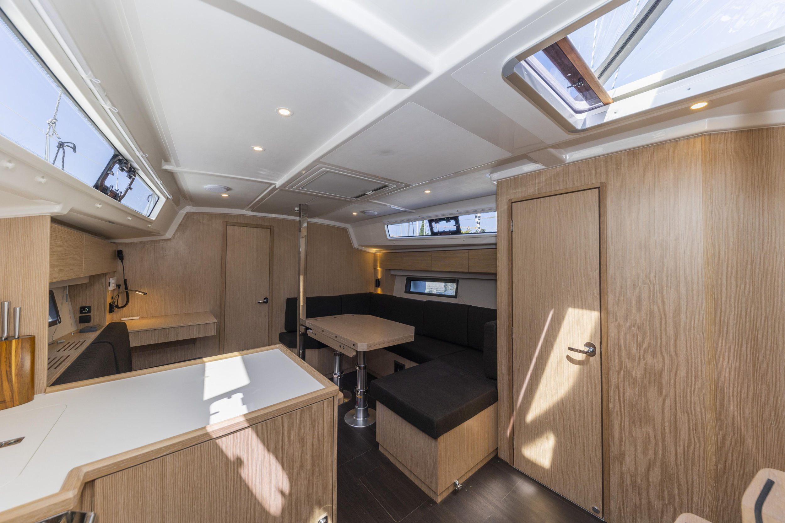 Bavaria C42 — photo 14