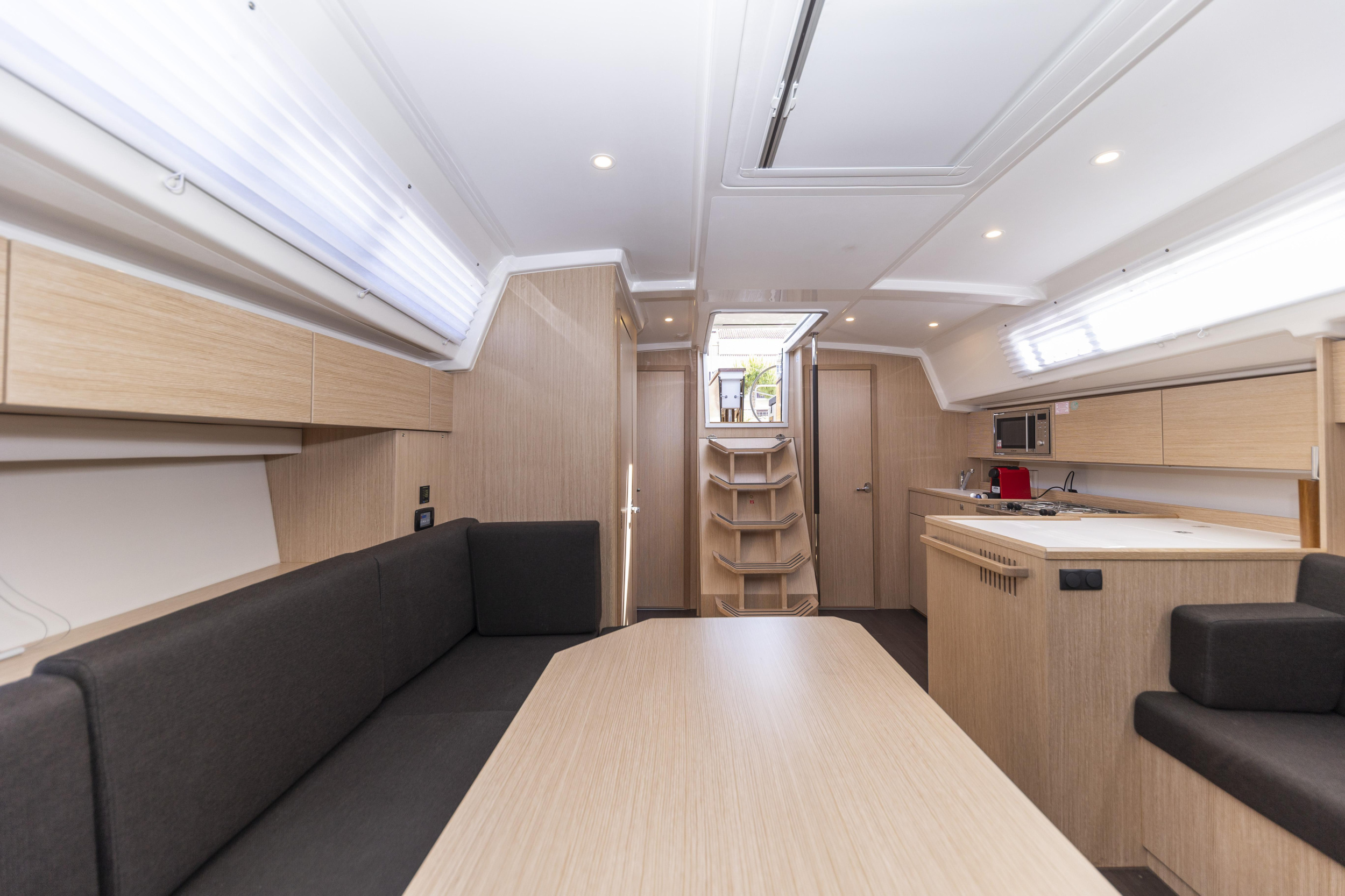 Bavaria C42 — photo 4
