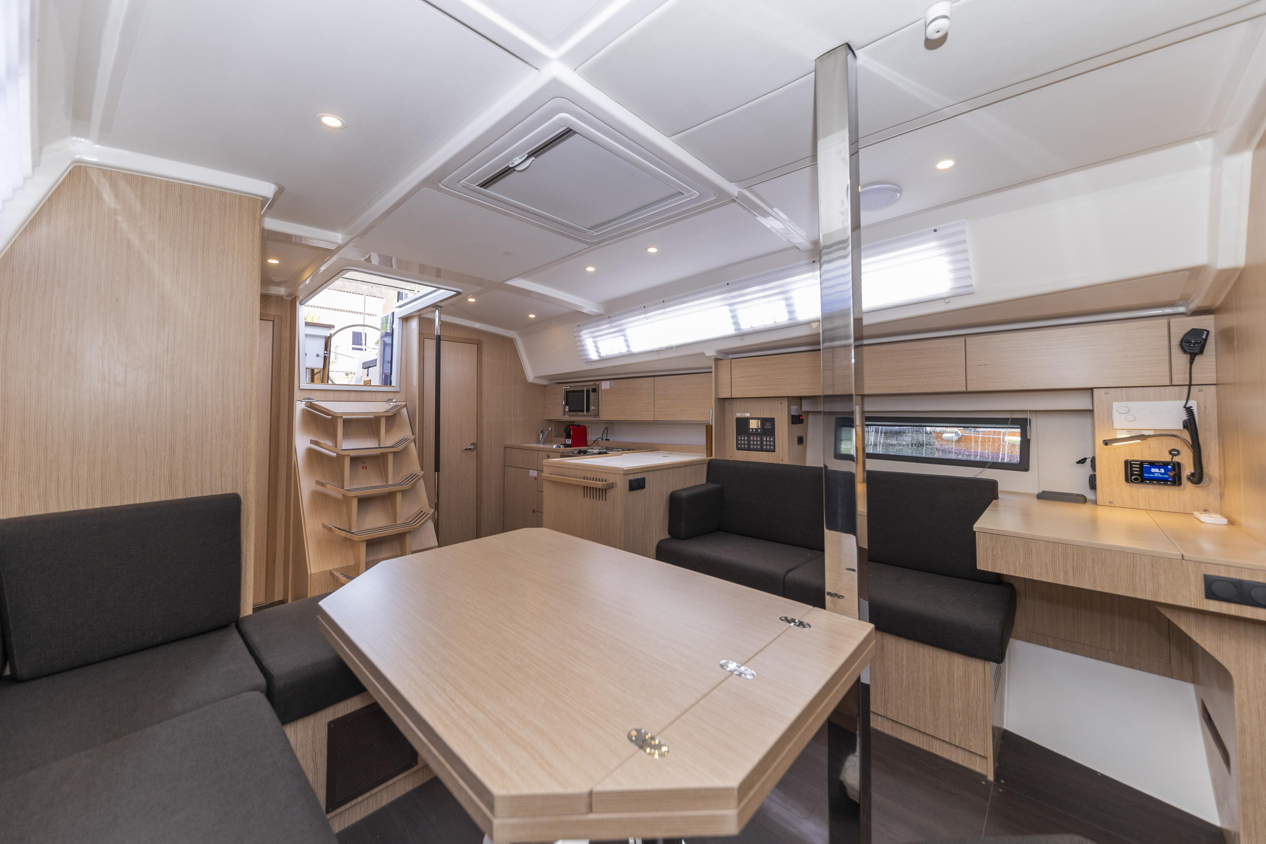 Bavaria C42 — photo 27