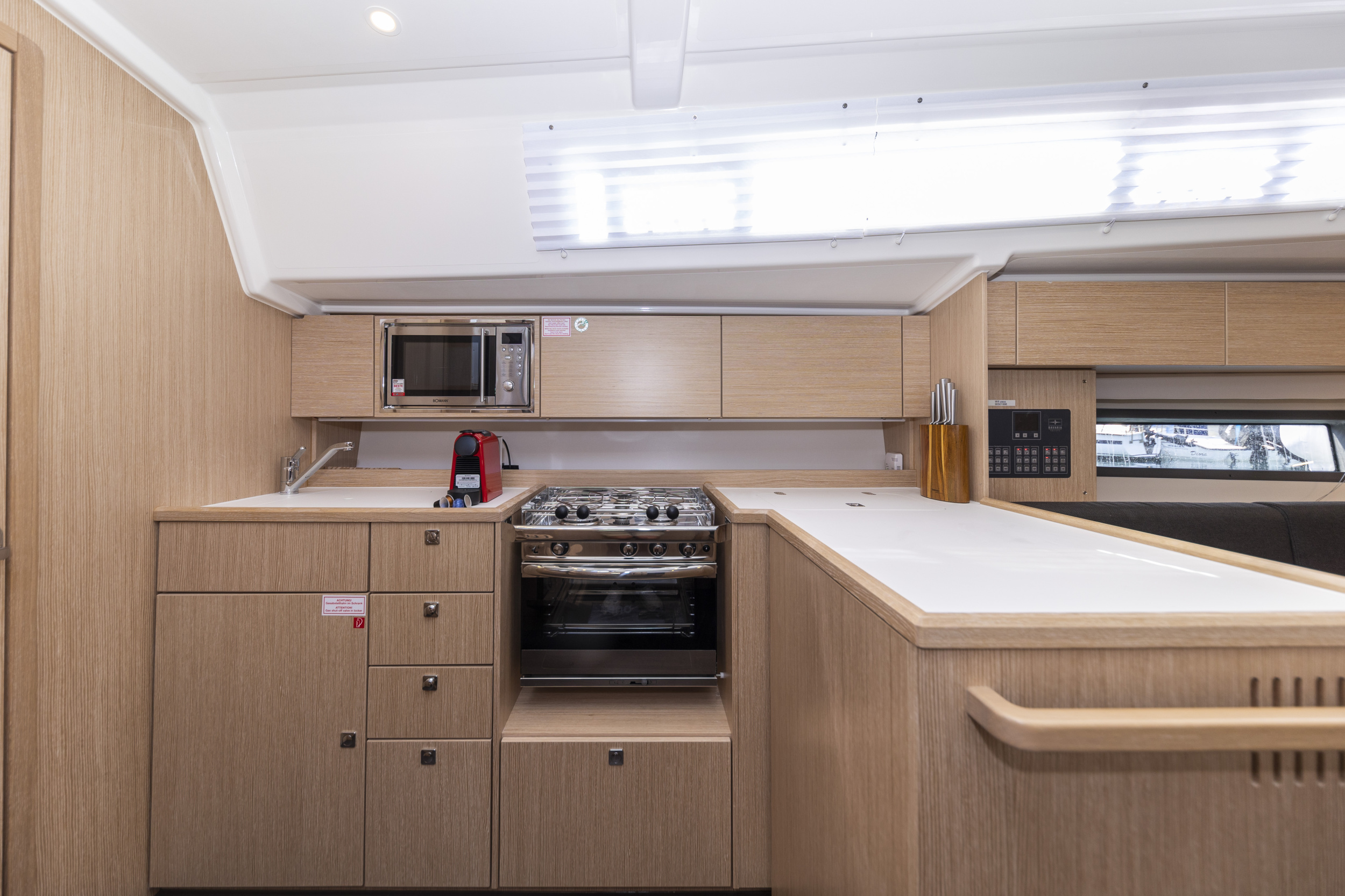 Bavaria C42 — photo 8