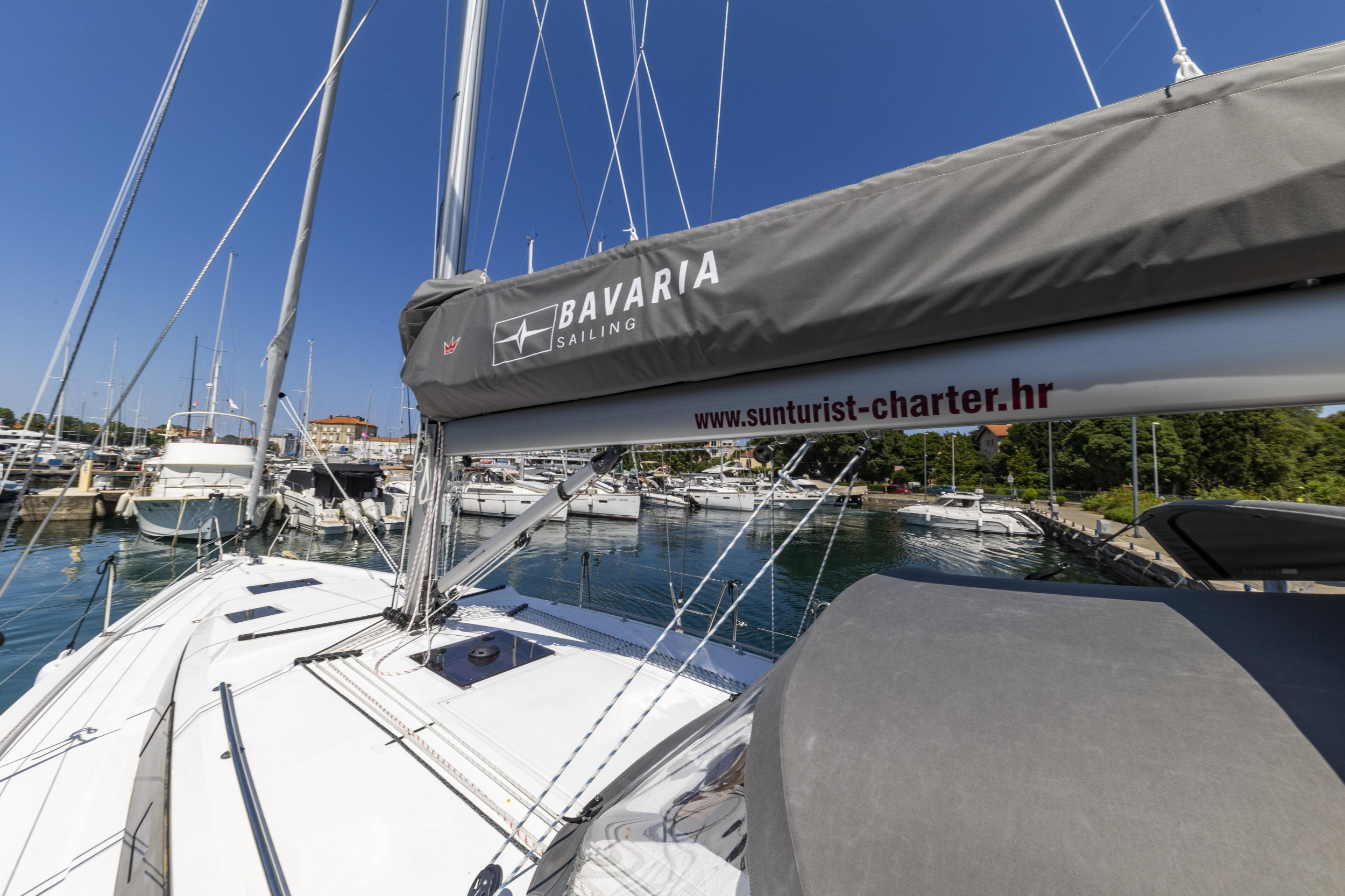 Bavaria C42 — photo 16