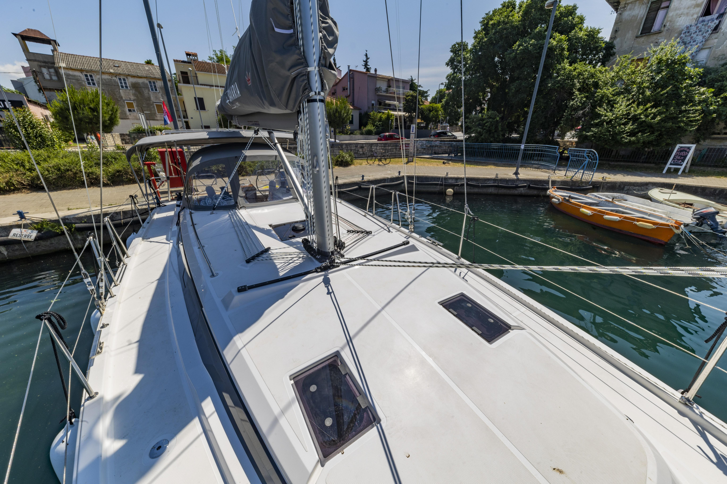 Bavaria C42 — photo 23