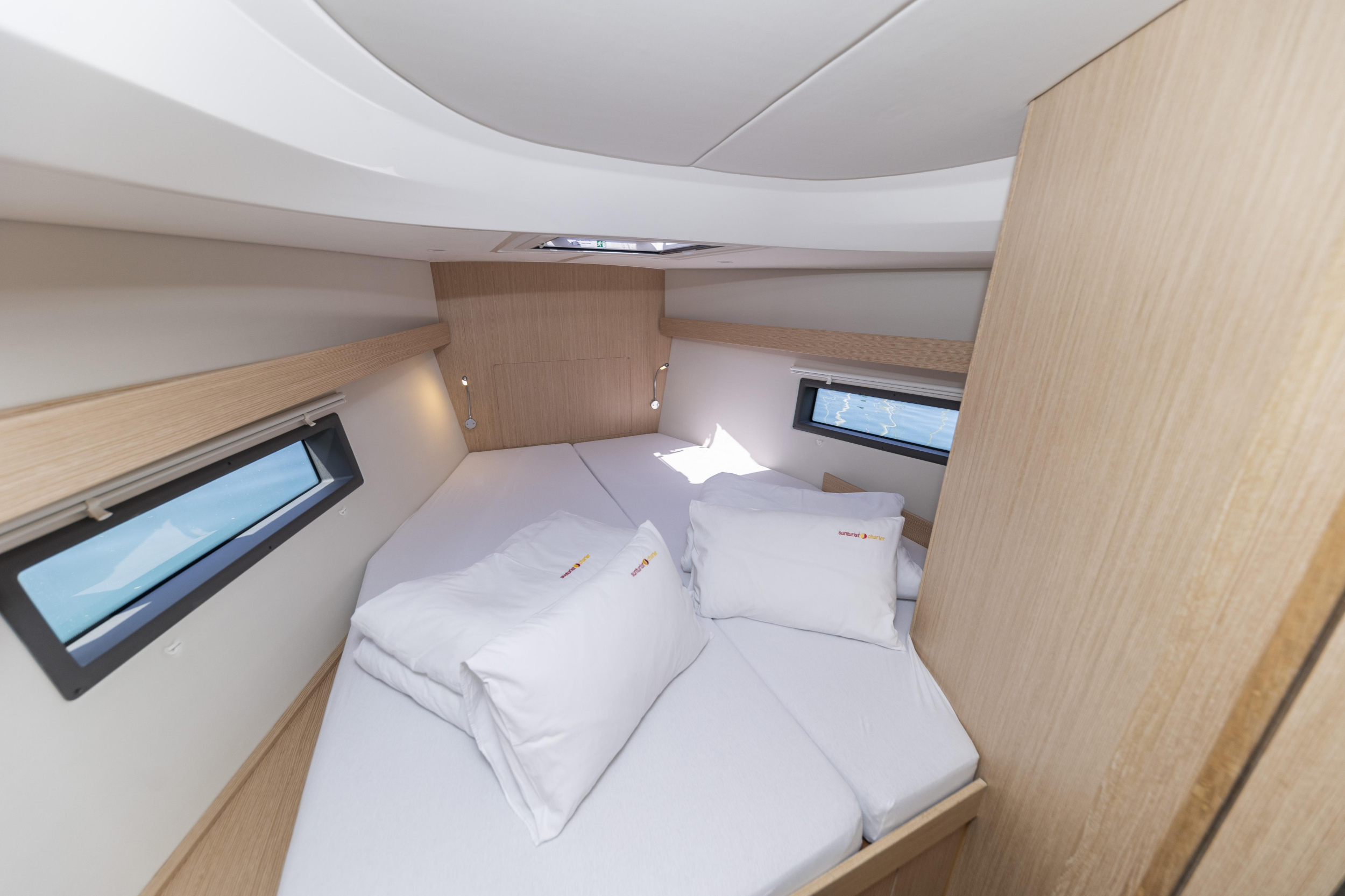 Bavaria C42 — photo 30