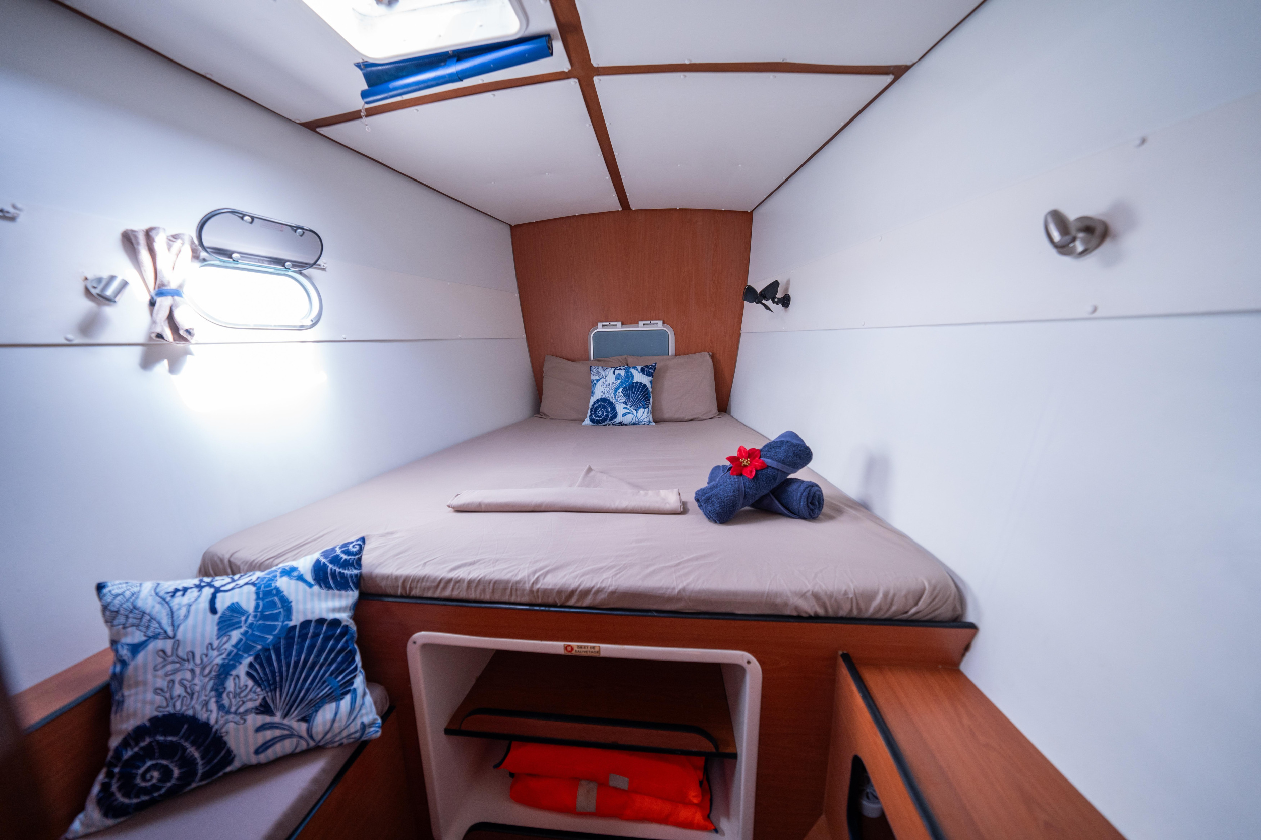 Lagoon Switch 570 — photo 17