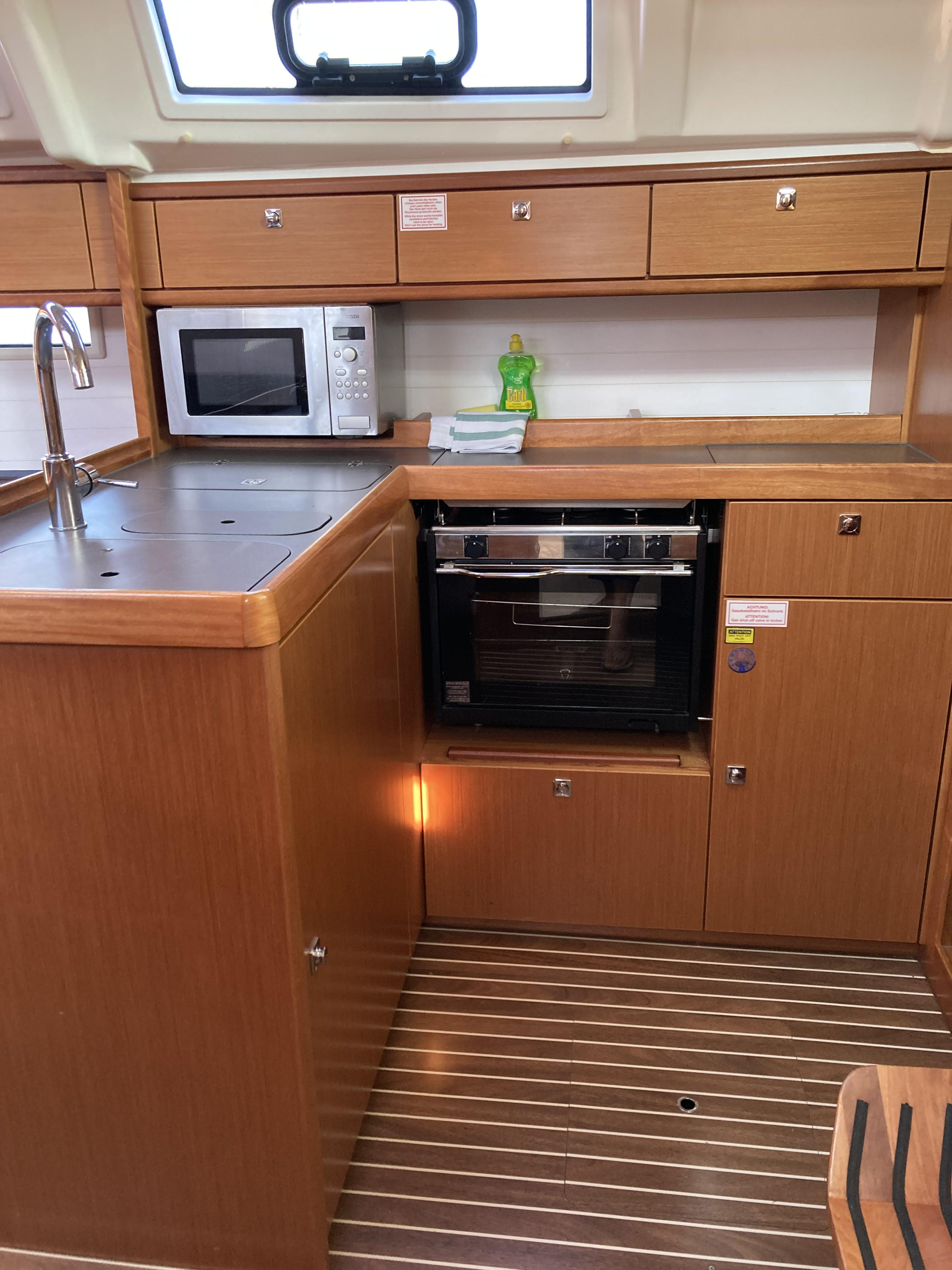 Bavaria 37 Cruiser — photo 6