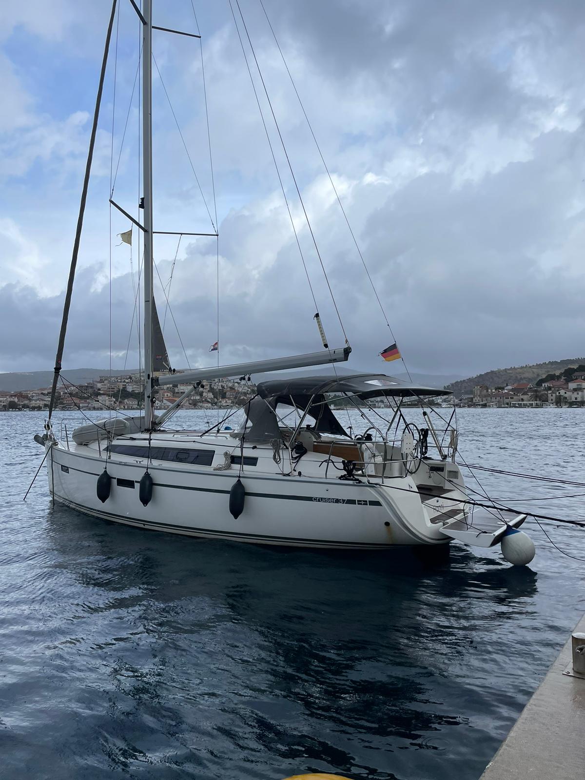 Bavaria 37 Cruiser — photo 7