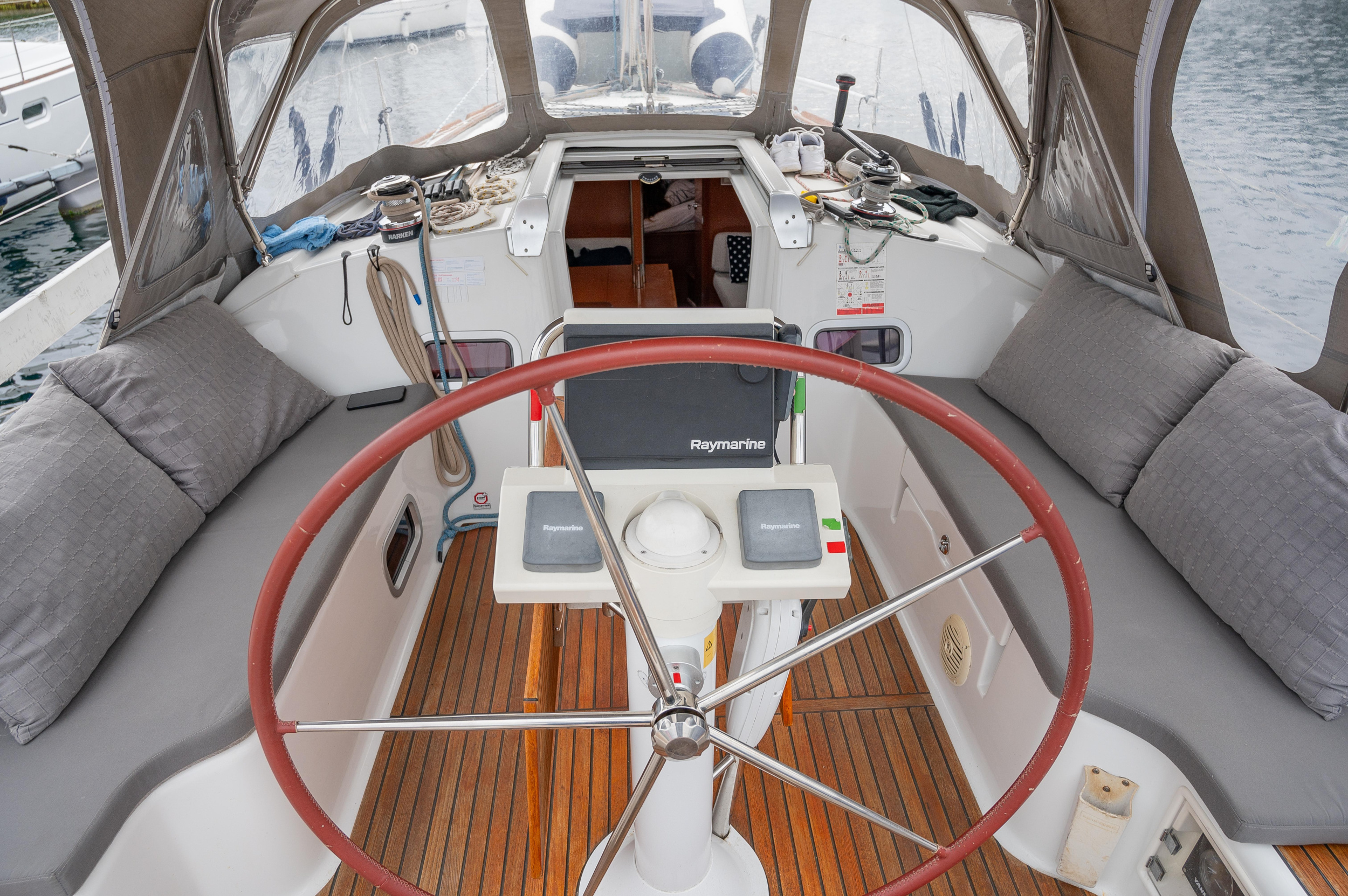 Beneteau Oceanis 37 — photo 19