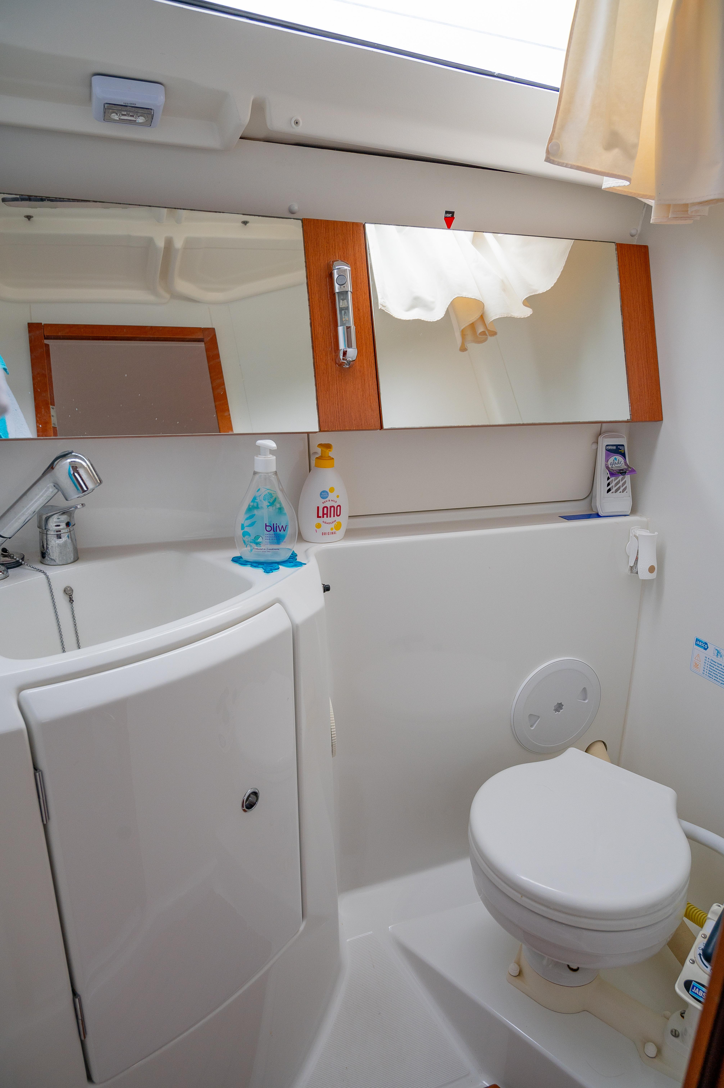 Beneteau Oceanis 37 — photo 8