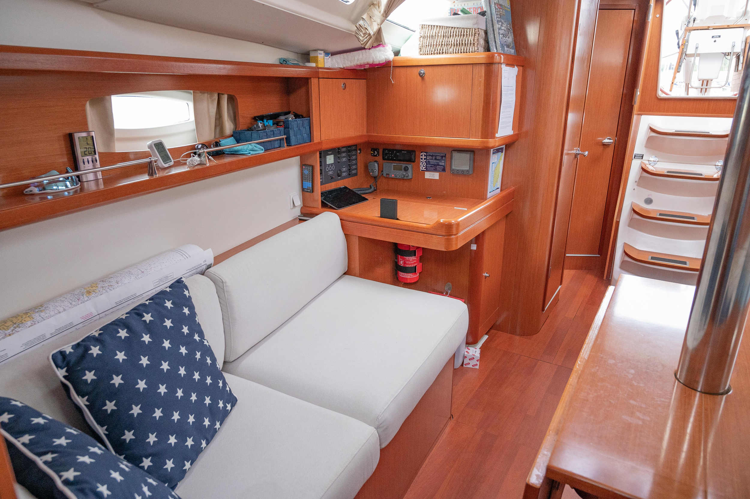 Beneteau Oceanis 37 — photo 11
