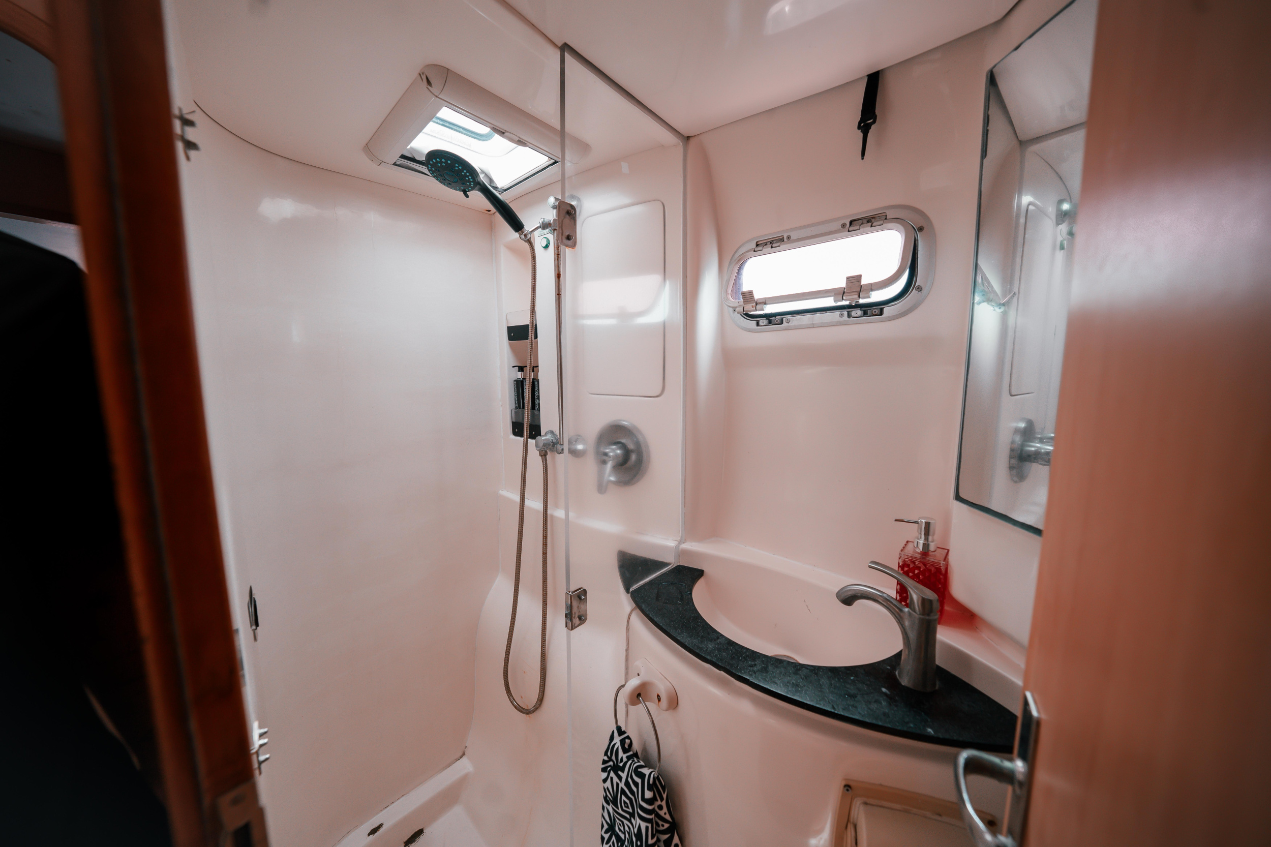 Leopard 40 — photo 24