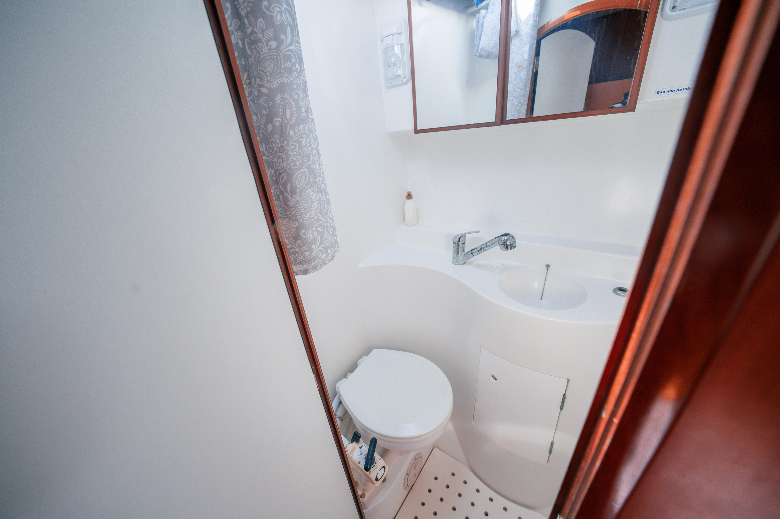 Lagoon Switch 570 — photo 21