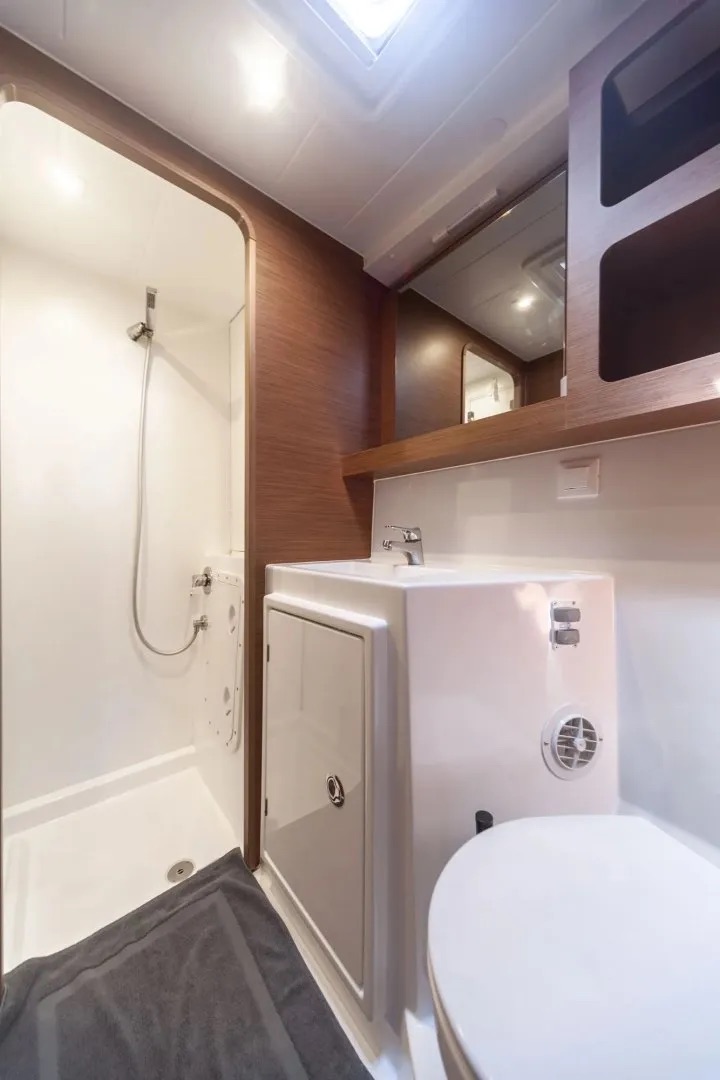 Lagoon 42 — photo 12