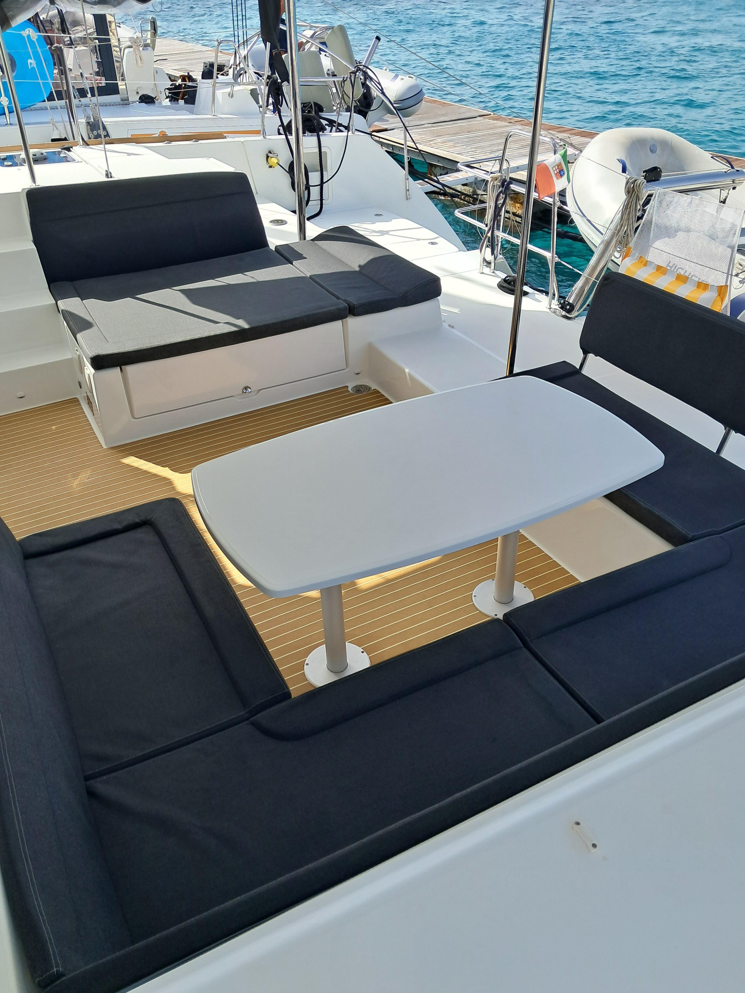 Lagoon 450 Flybridge — photo 27
