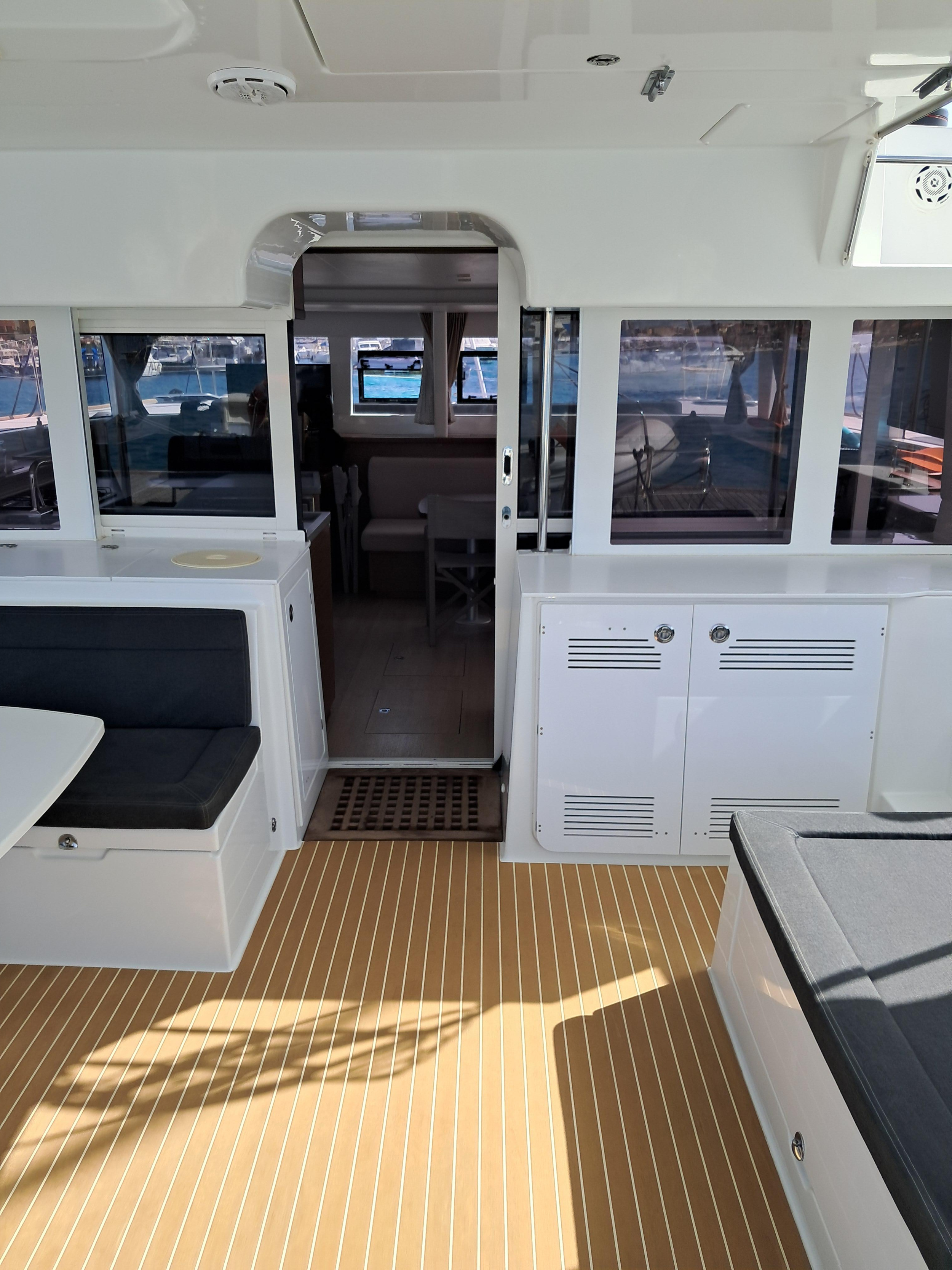 Lagoon 450 Flybridge — photo 15