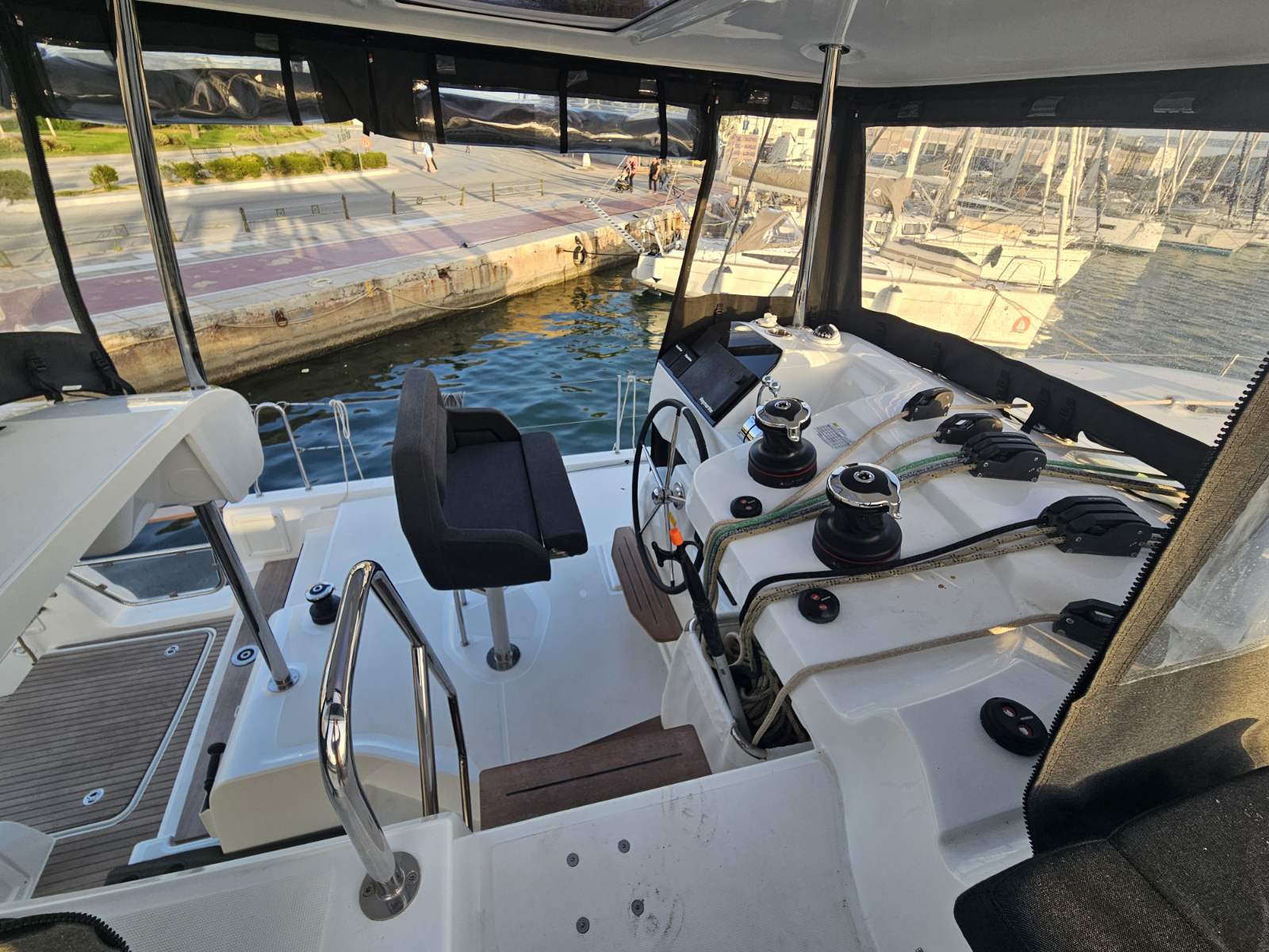 Lagoon 43 — photo 2