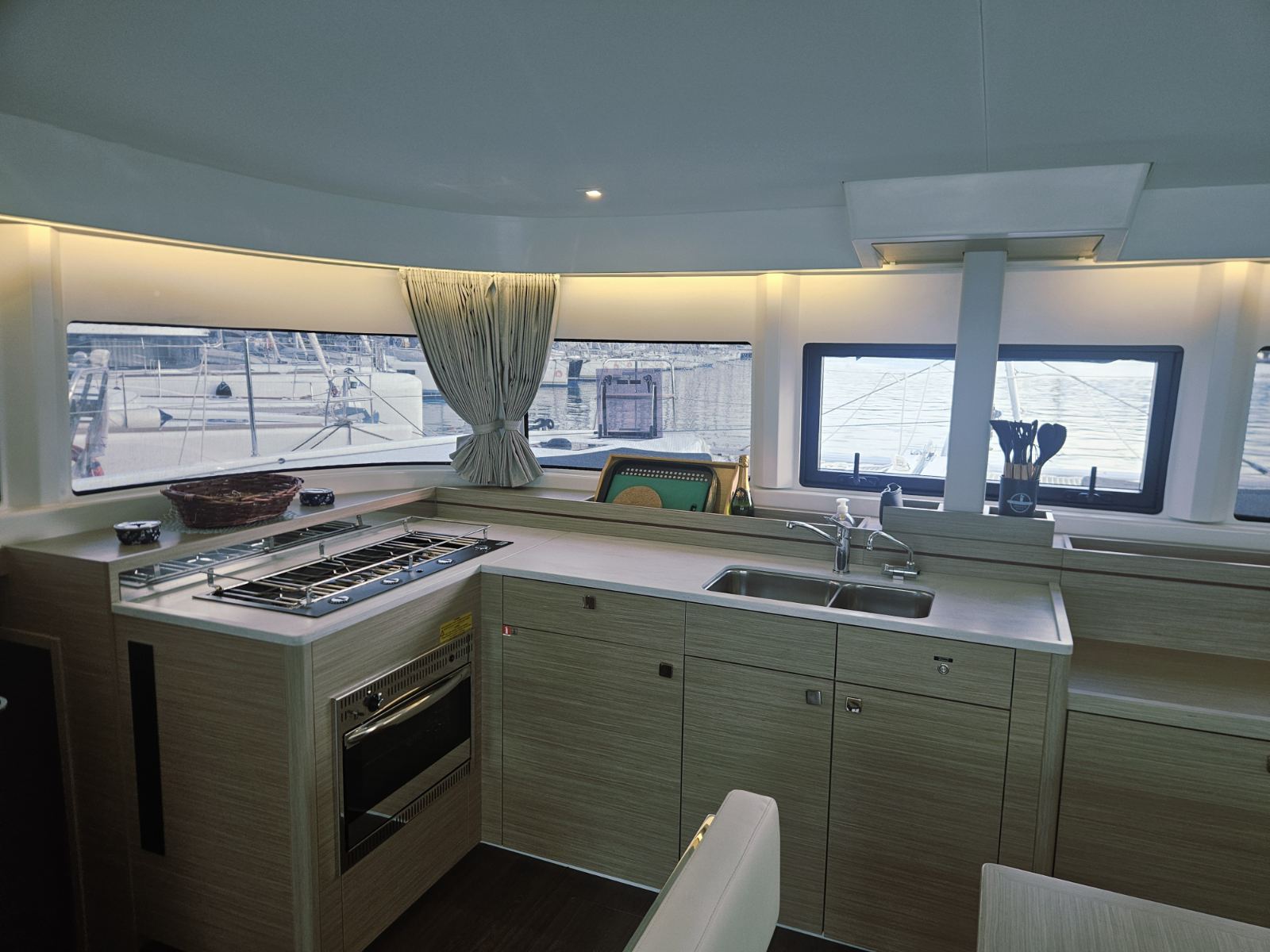 Lagoon 43 — photo 22