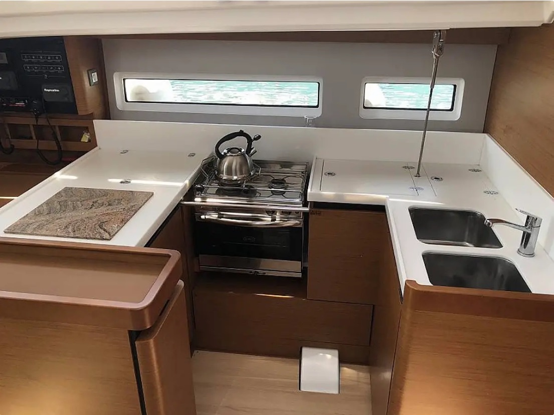 Sun Odyssey 440 (4 cab) — photo 11