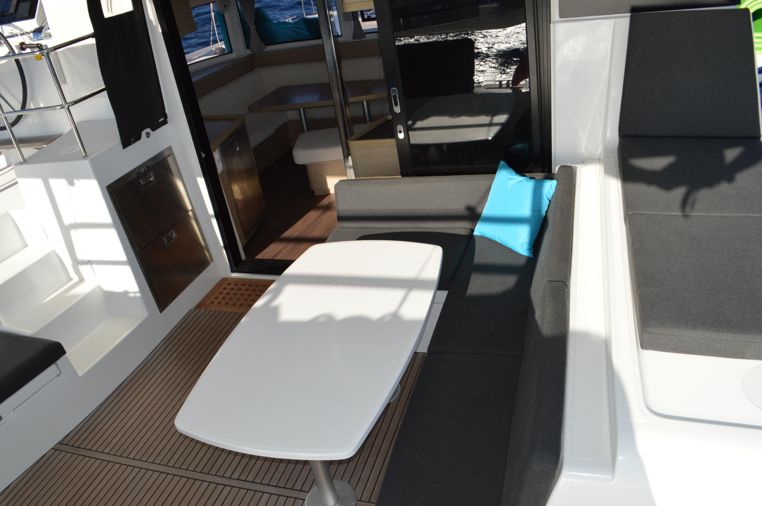 Lagoon 42 — photo 9