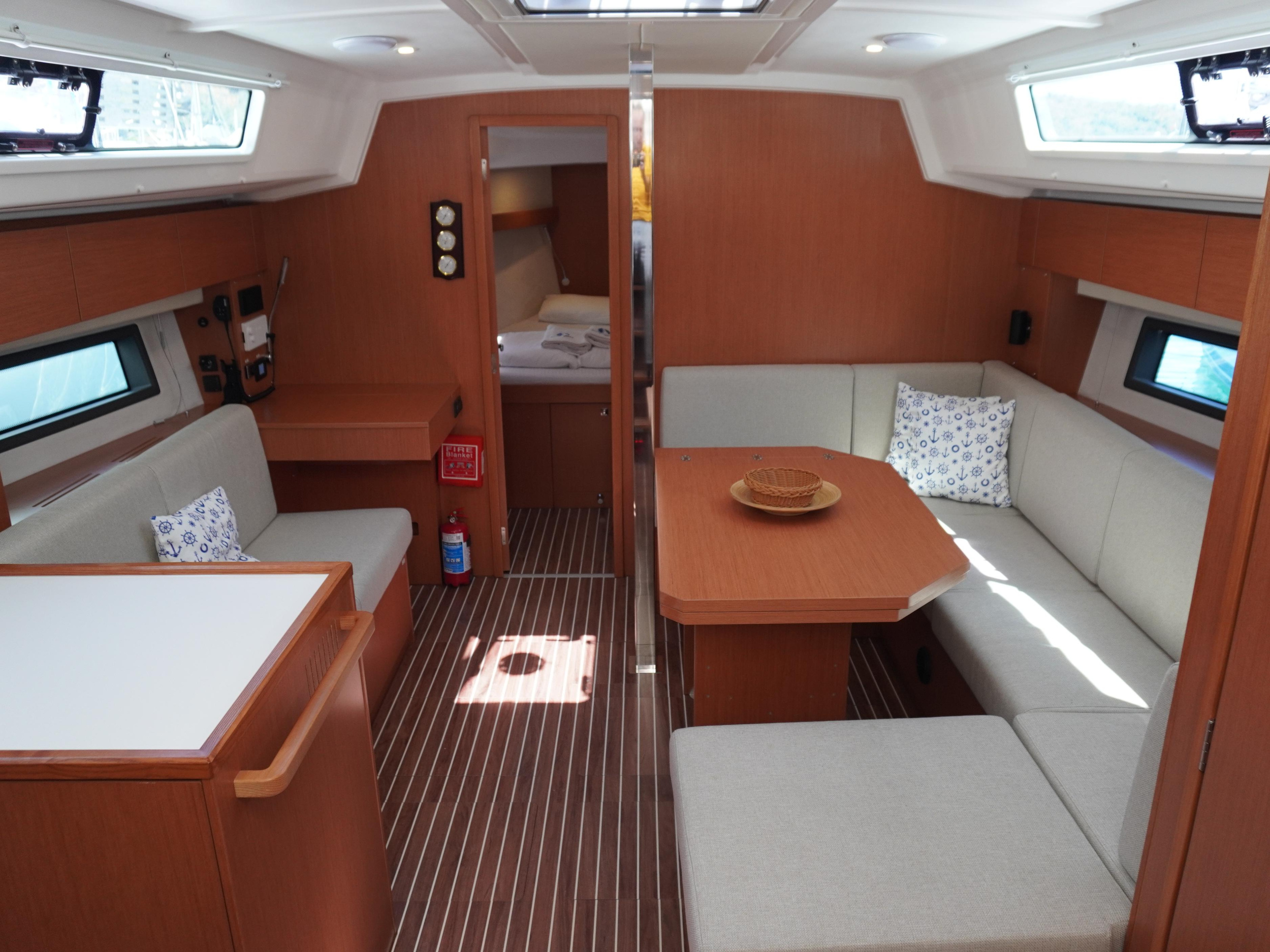 Bavaria C42 — photo 21