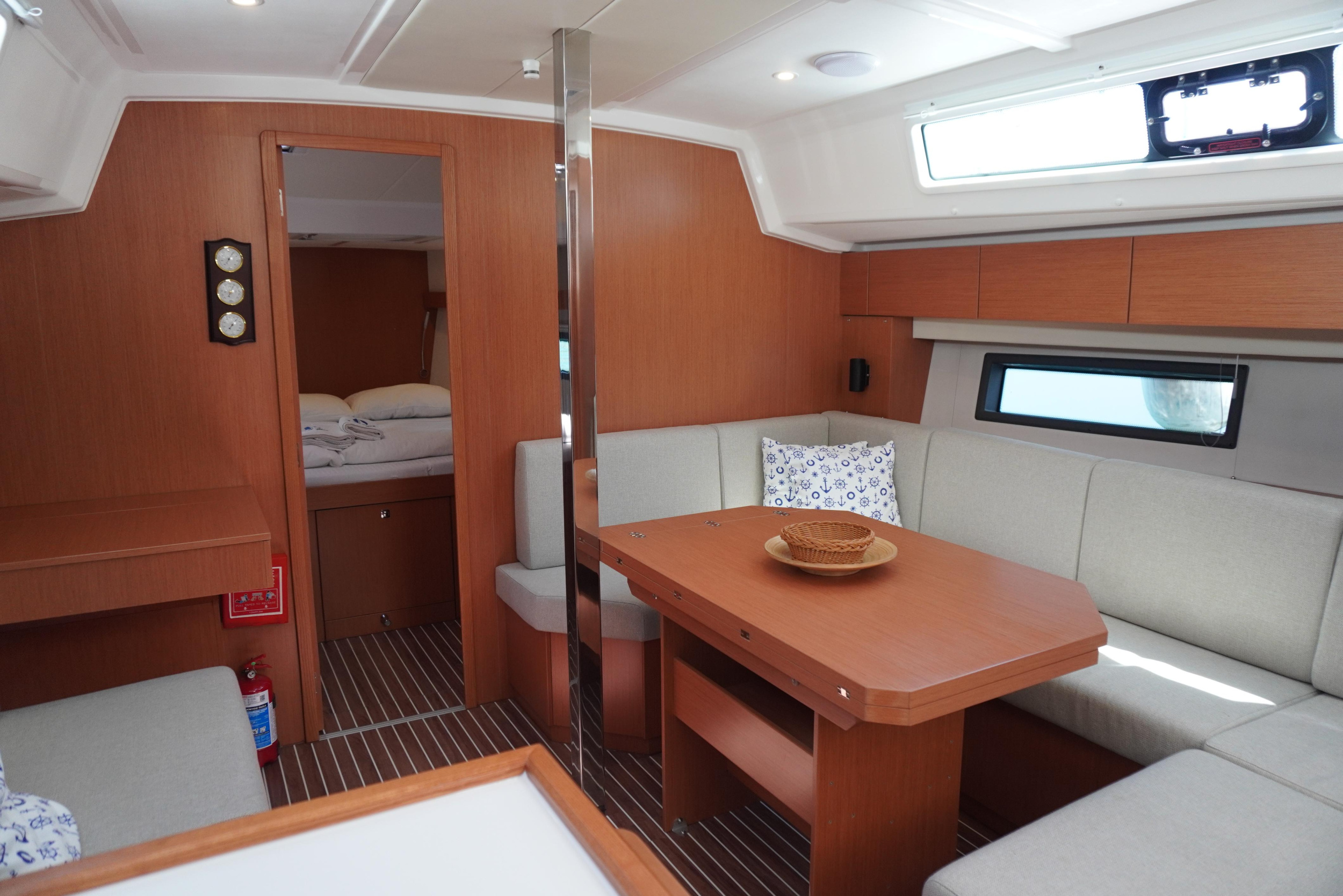 Bavaria C42 — photo 9