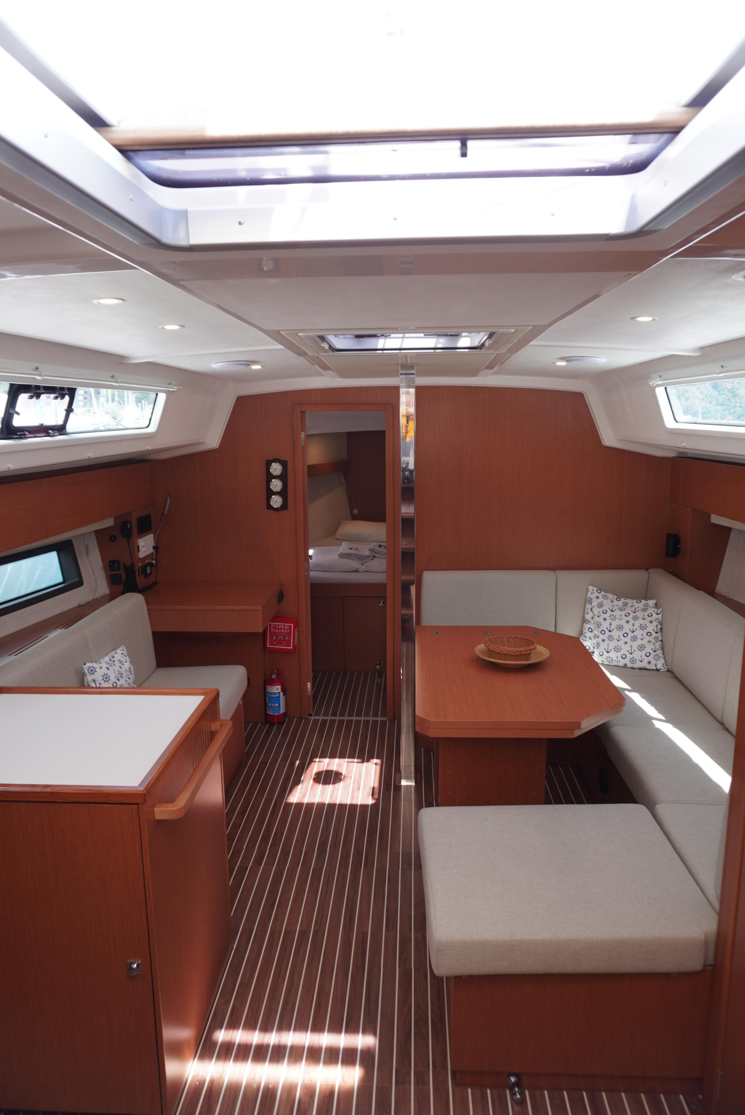Bavaria C42 — photo 15