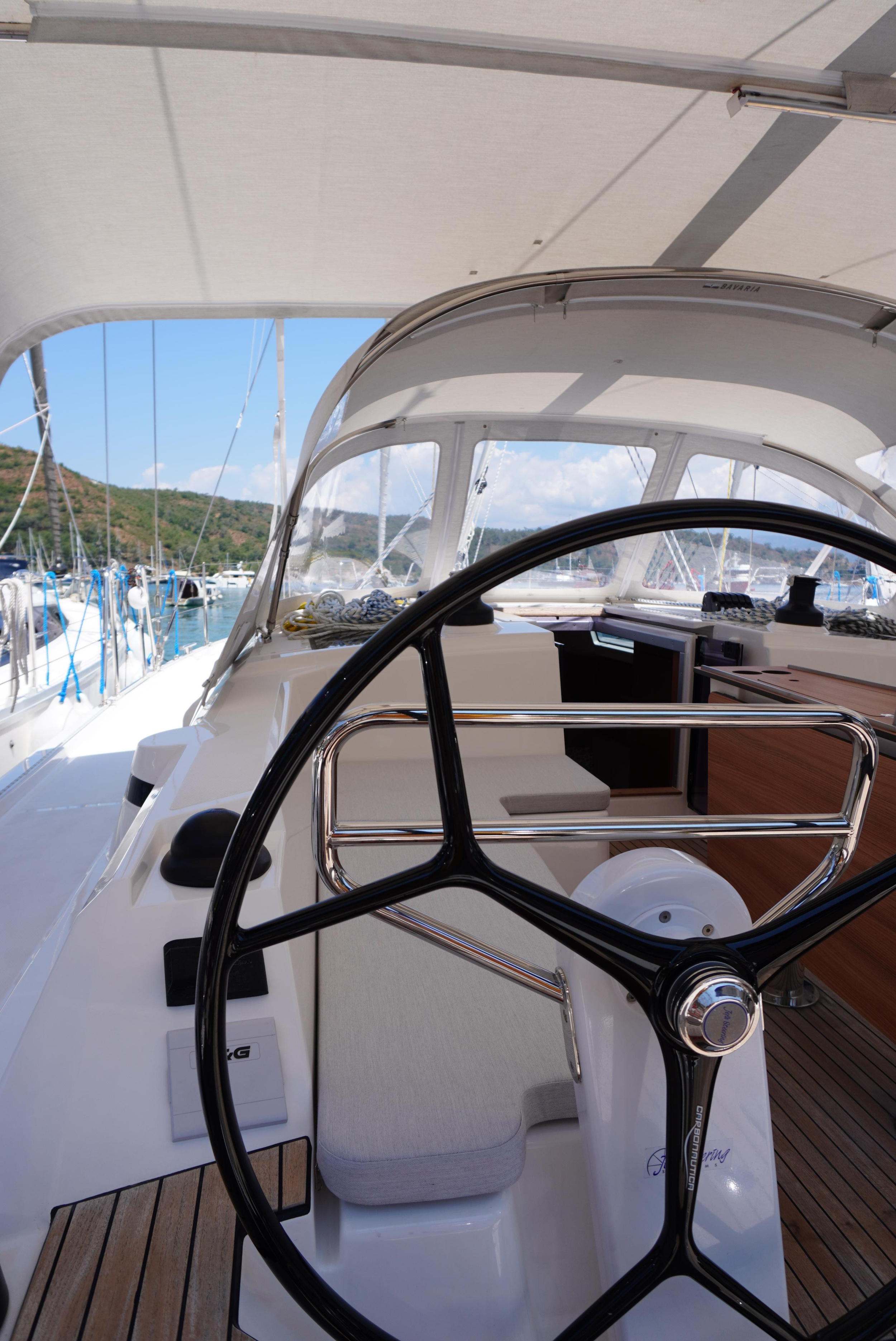 Bavaria C42 — photo 10