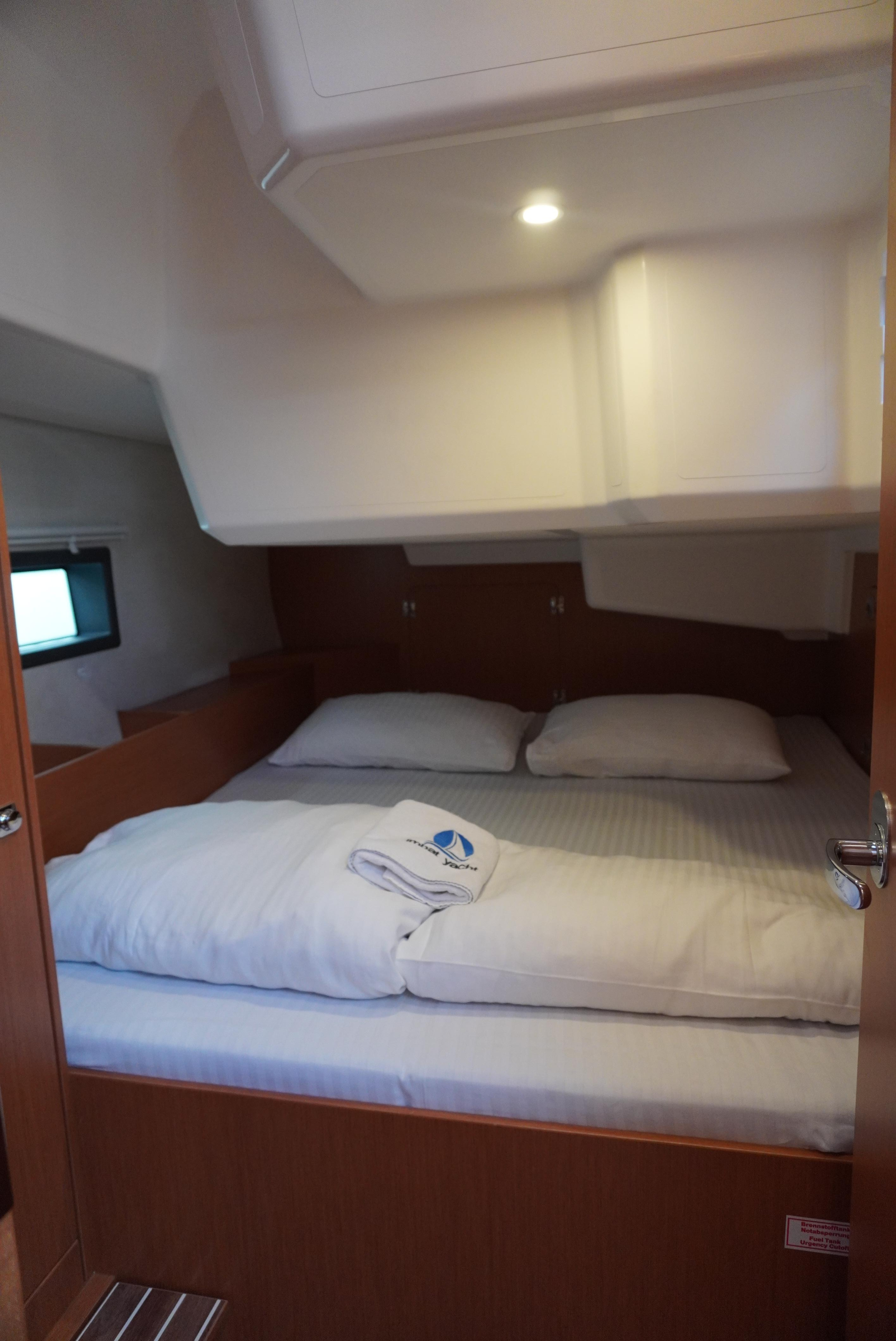 Bavaria C42 — photo 26