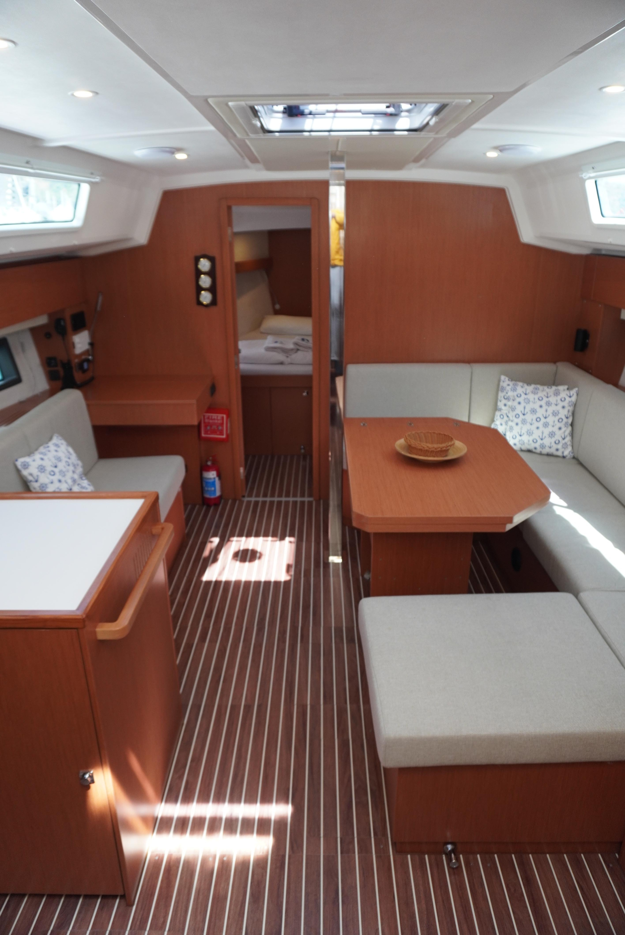 Bavaria C42 — photo 5