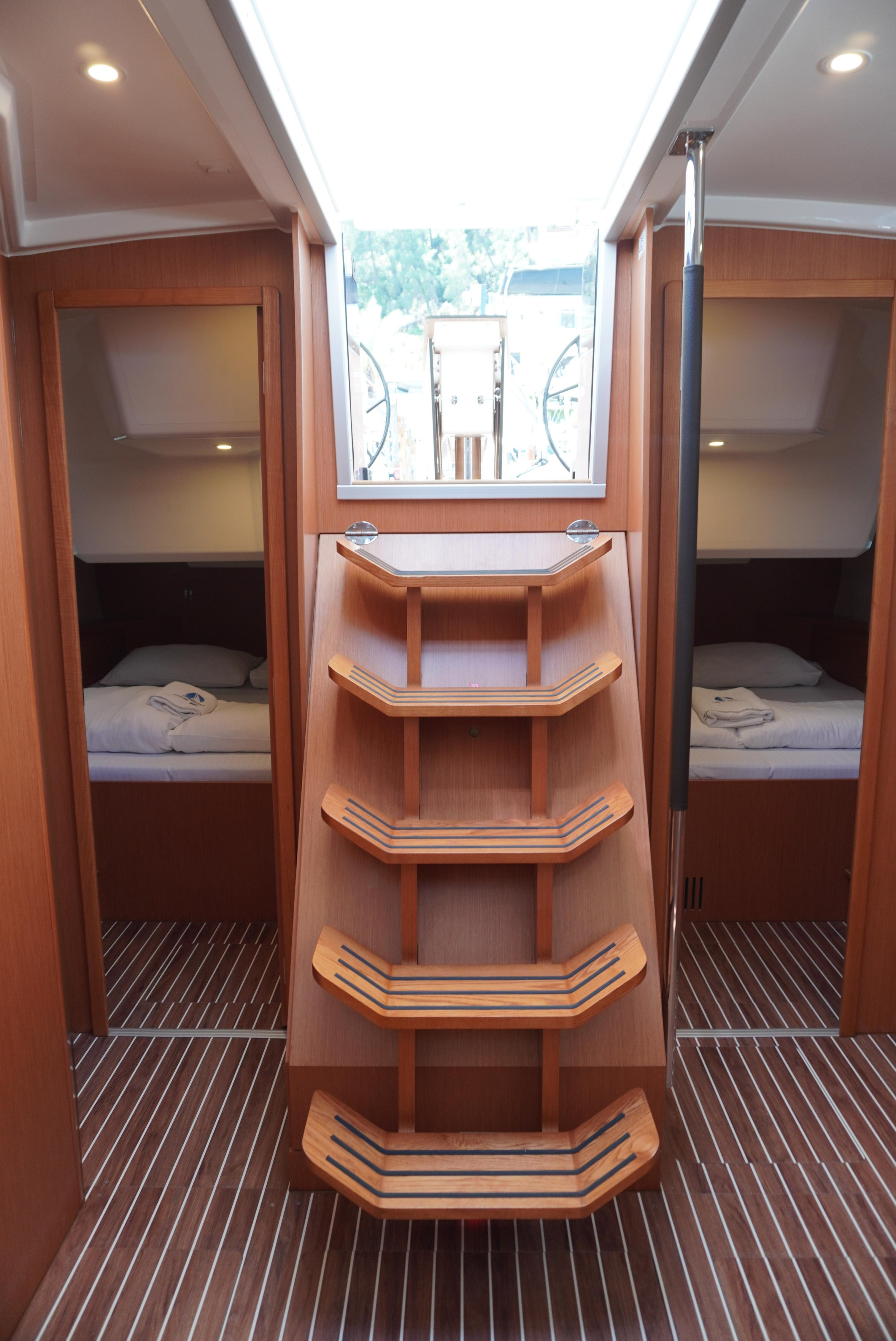Bavaria C42 — photo 3