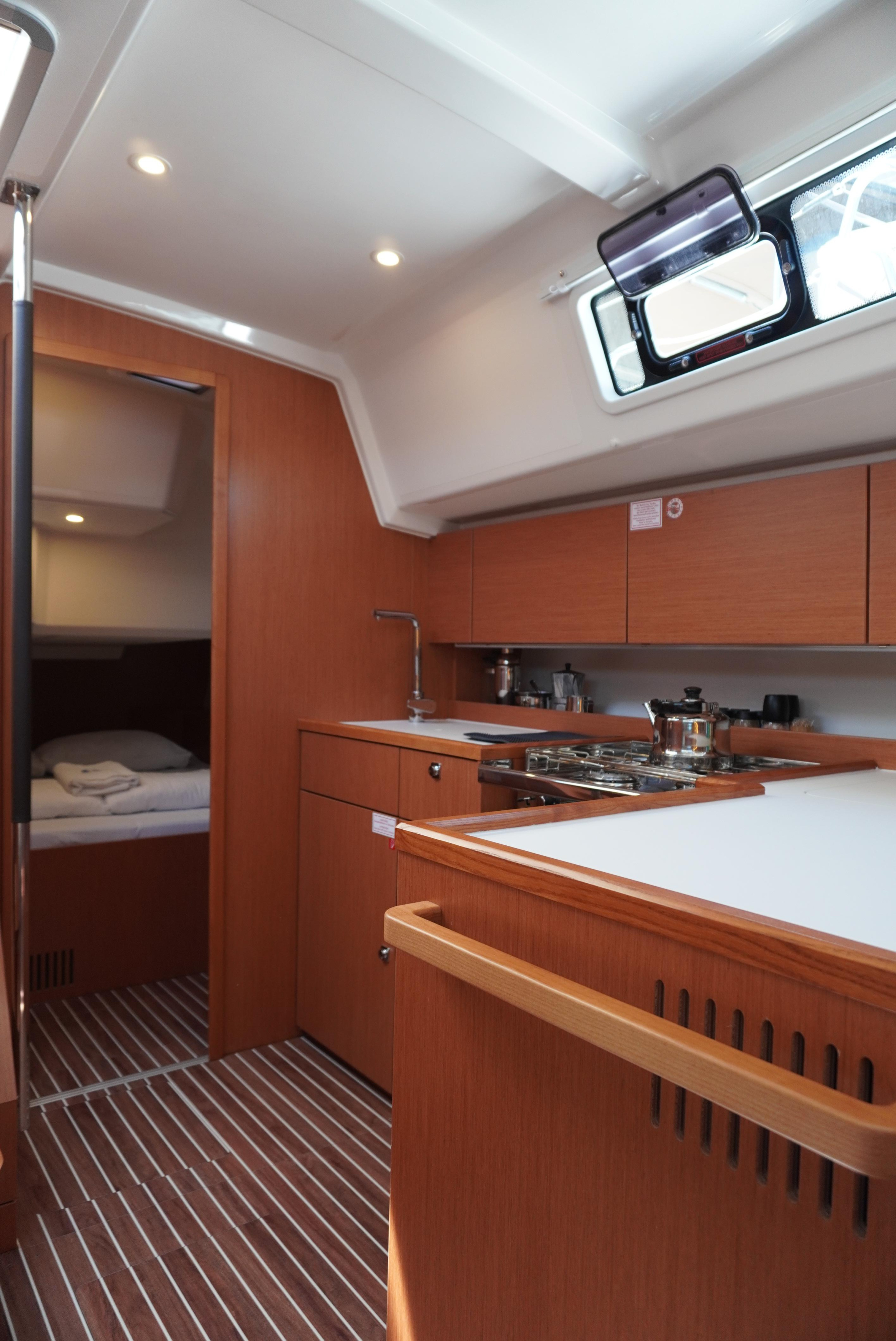Bavaria C42 — photo 19