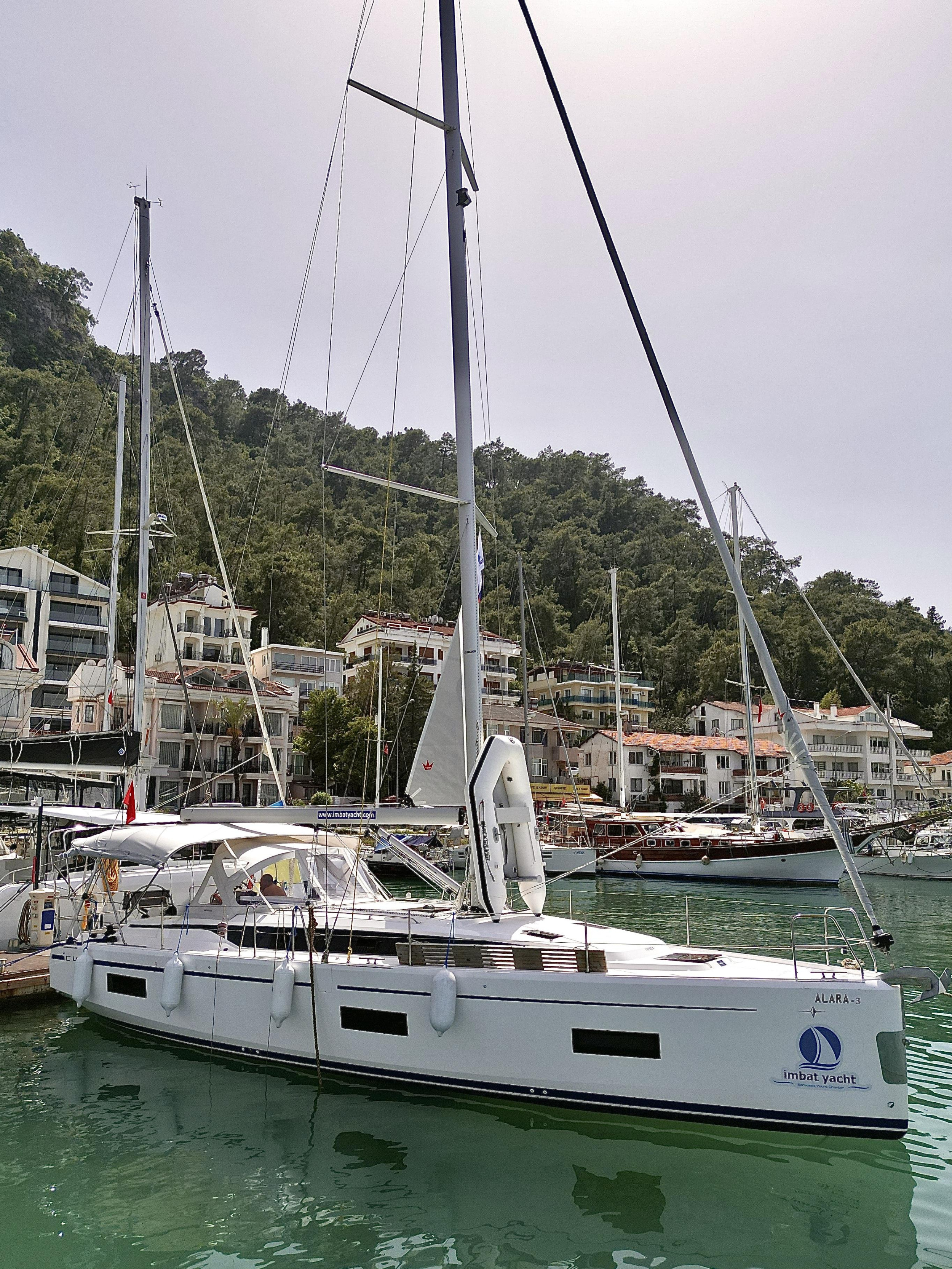 Bavaria C42 — photo 24