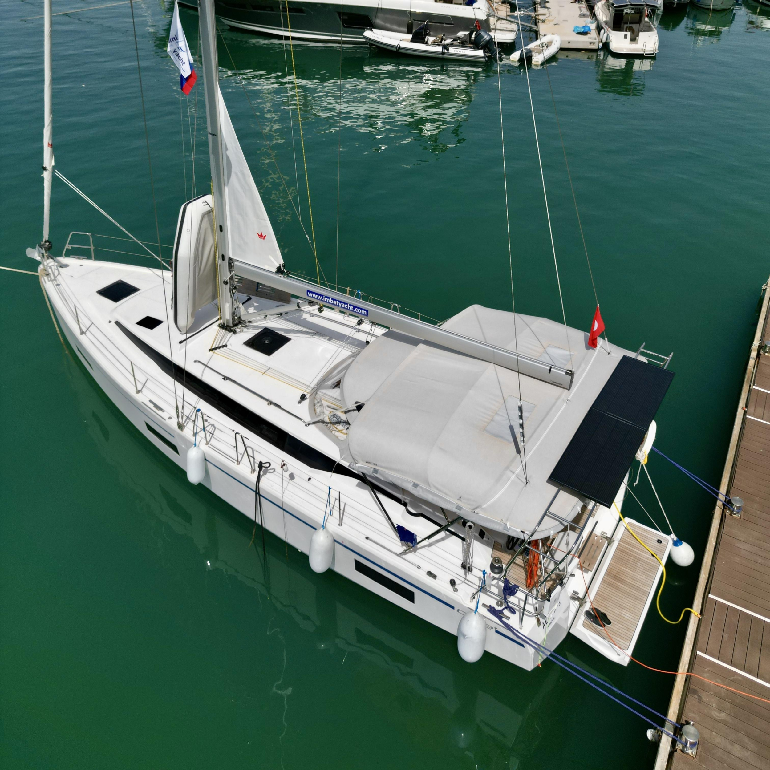 Bavaria C42 — photo 27