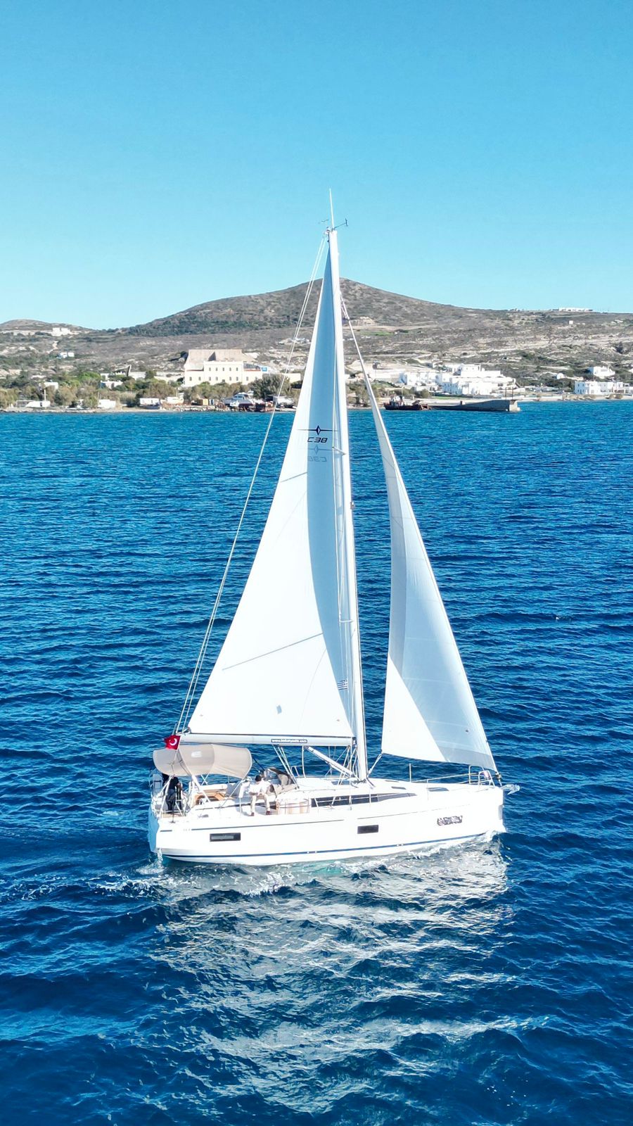 Bavaria C38 — photo 6