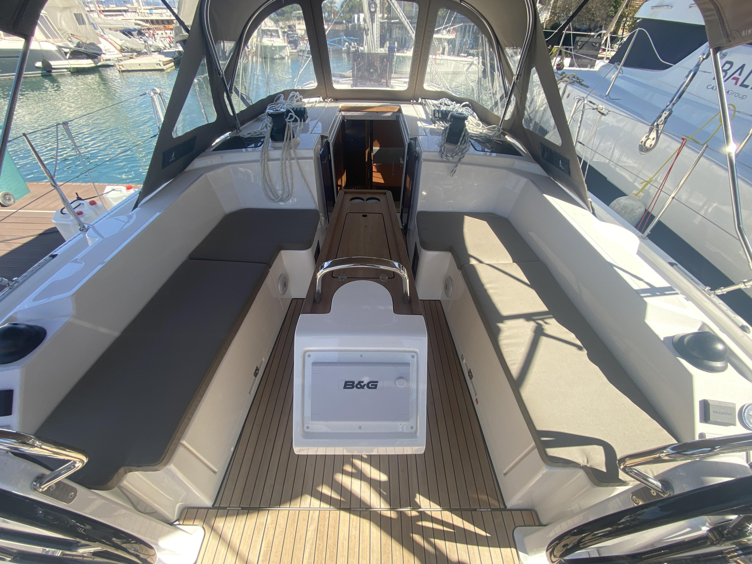 Bavaria C38 — photo 16