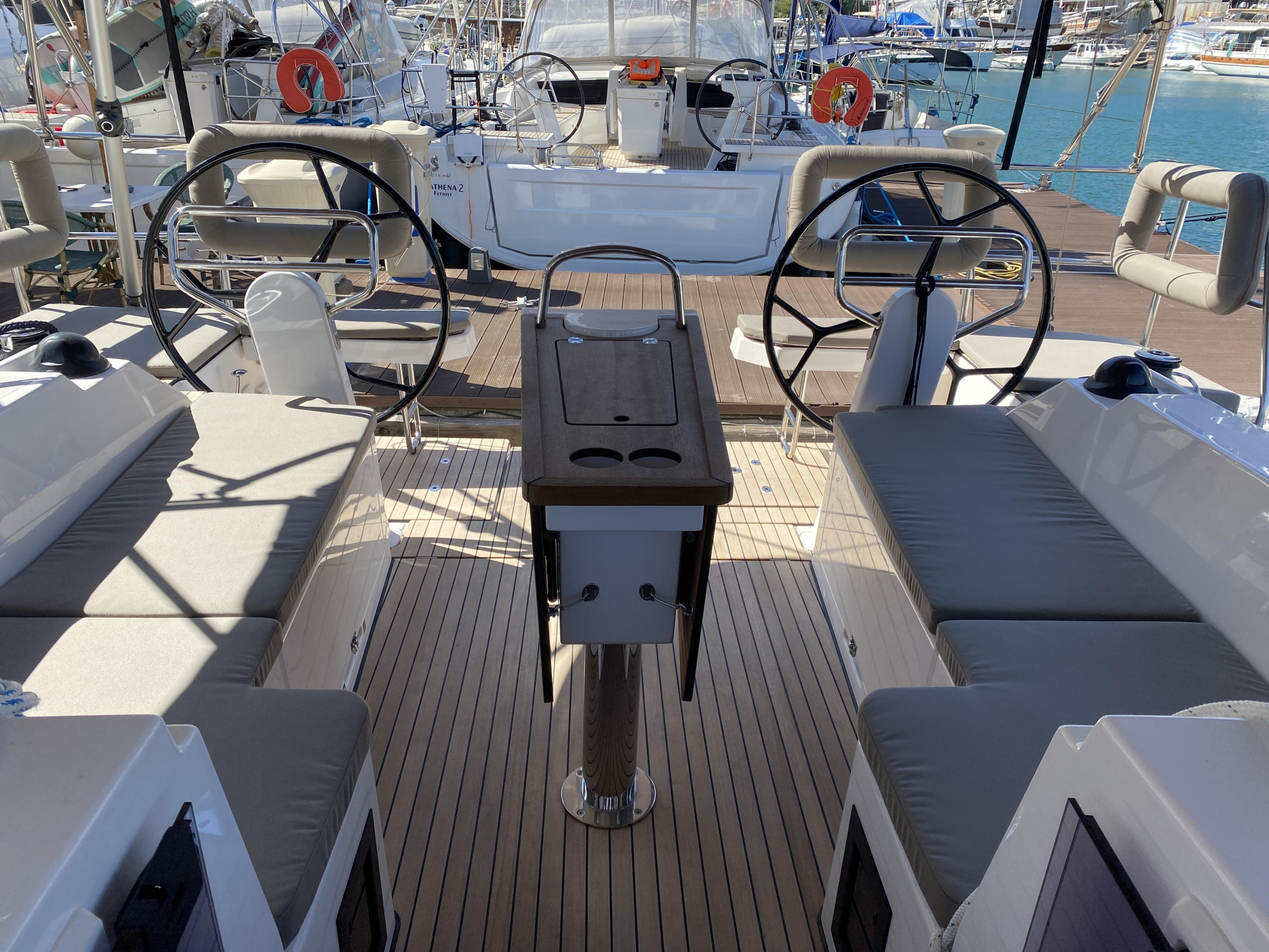 Bavaria C38 — photo 10