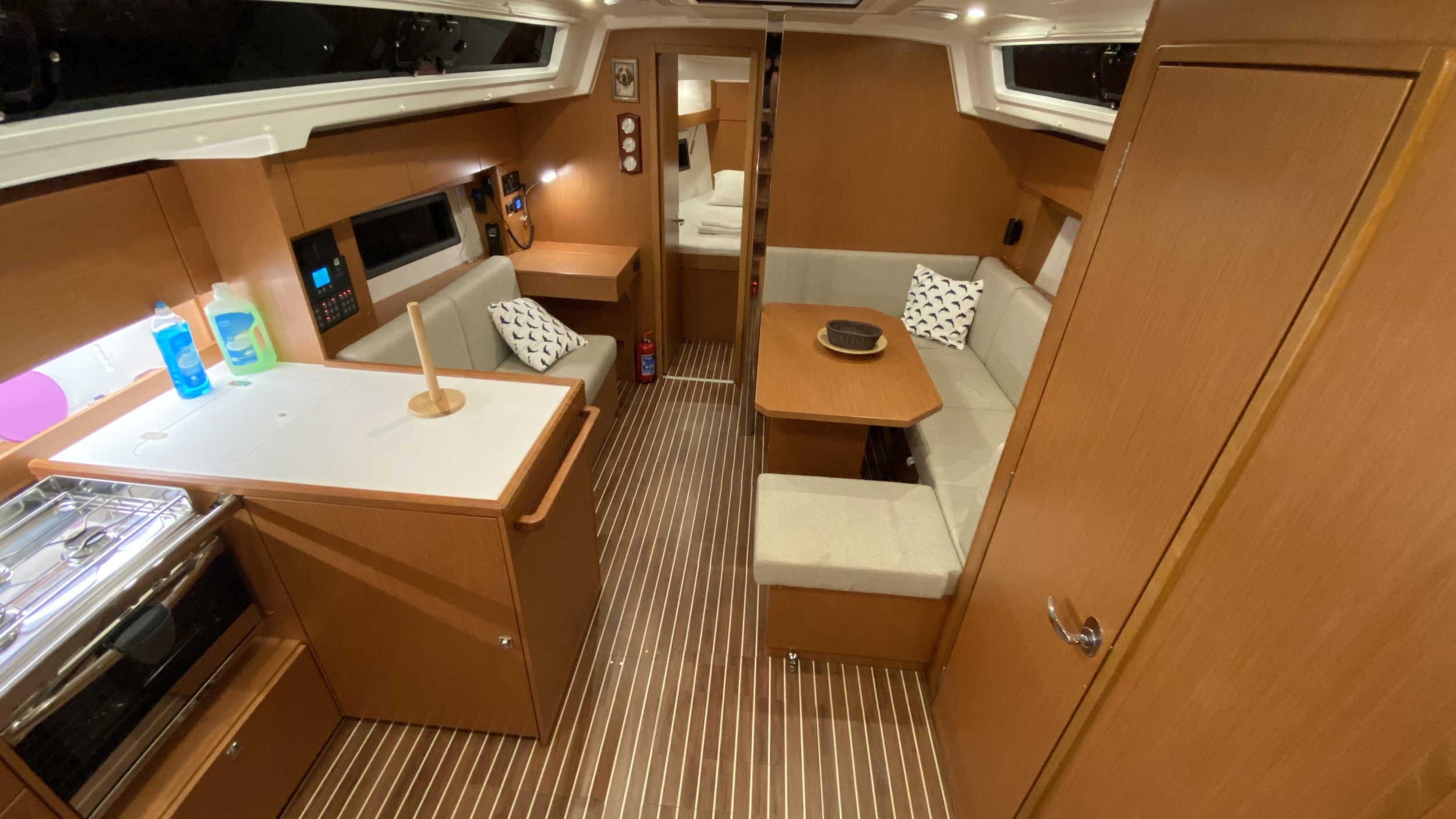 Bavaria C38 — photo 8