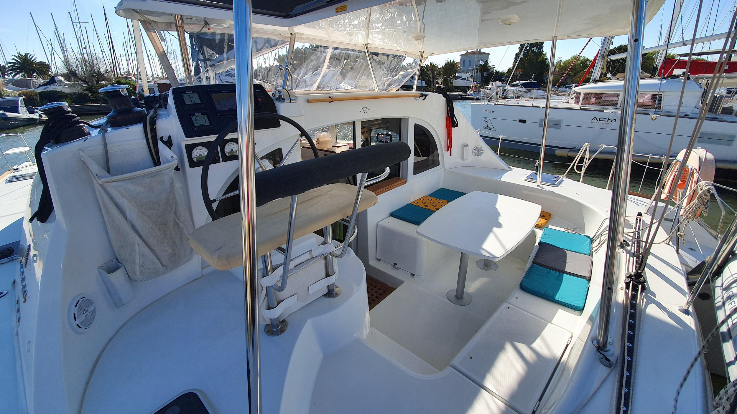 Lagoon 380 — photo 4