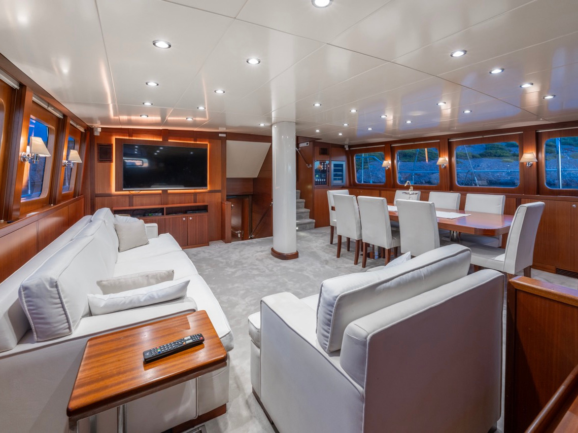 LUCKY YOU MOTORSAILOR — photo 20