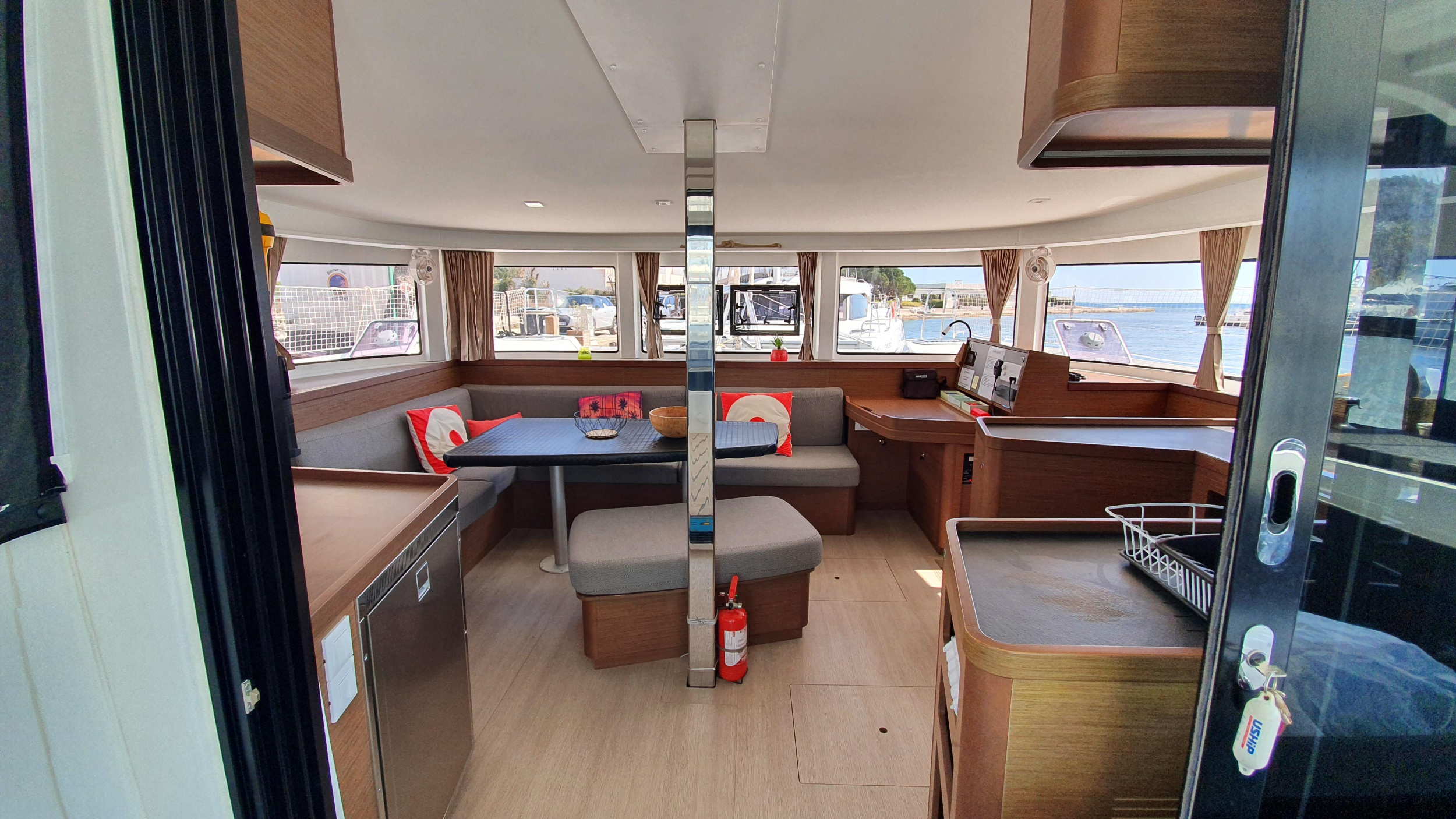 Lagoon 42 — photo 2