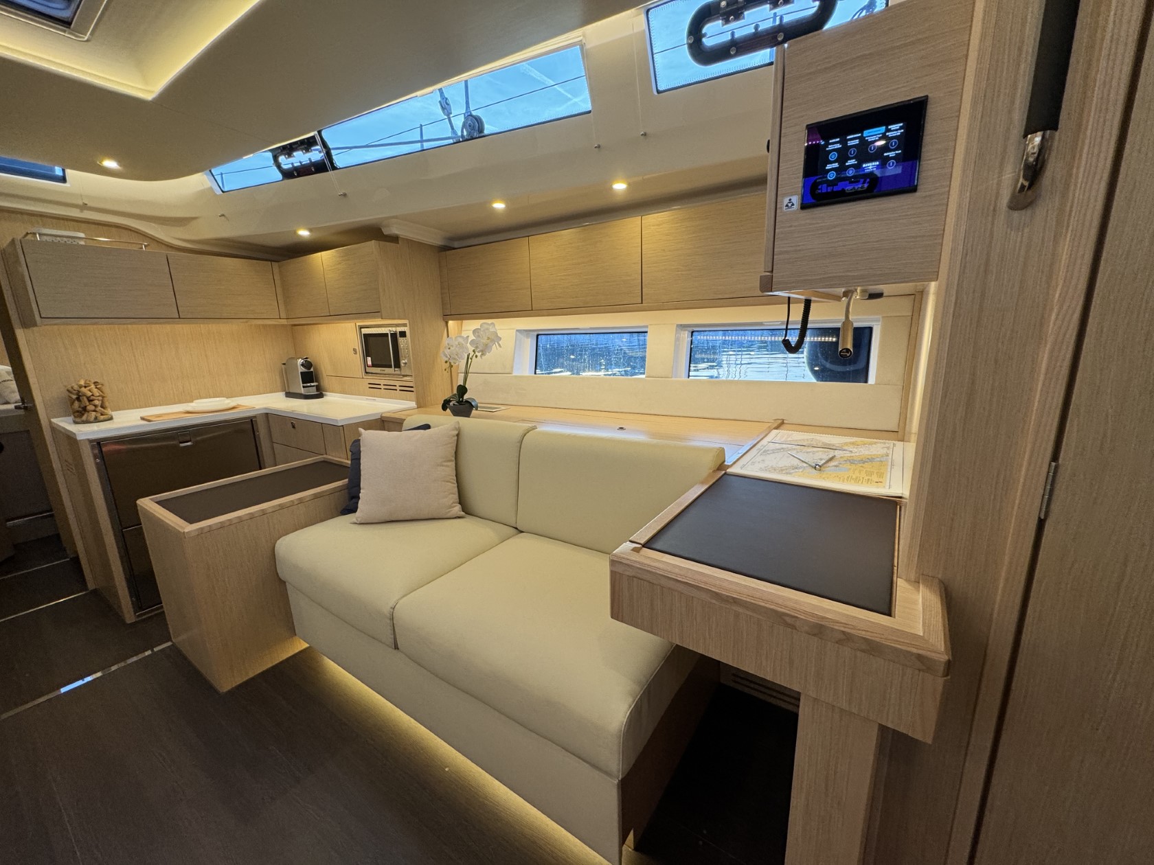Bavaria C57 Style — photo 43
