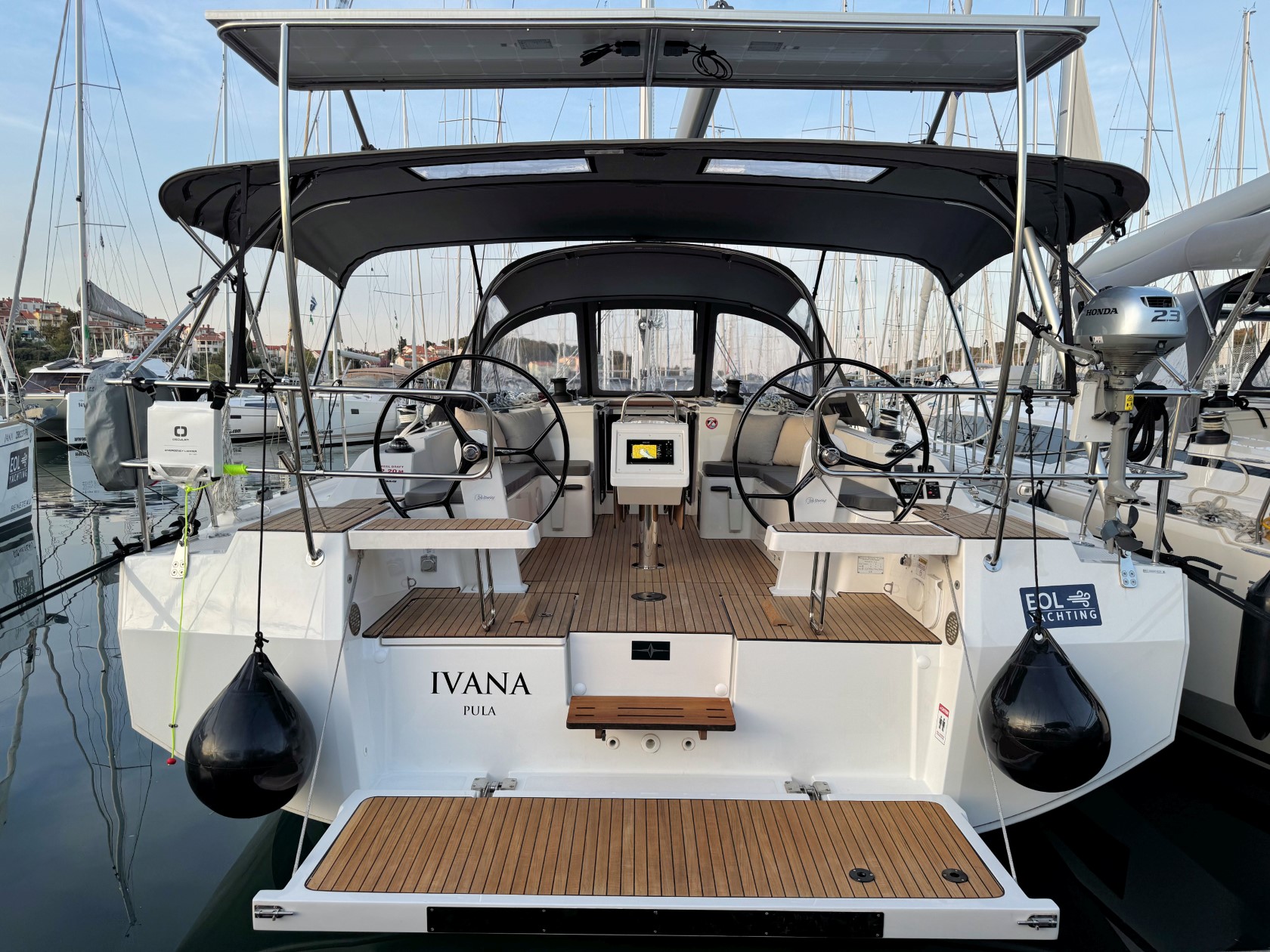 Bavaria C42 — photo 32