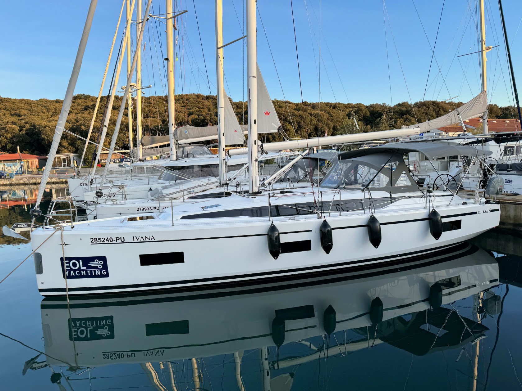 Bavaria C42 — photo 30