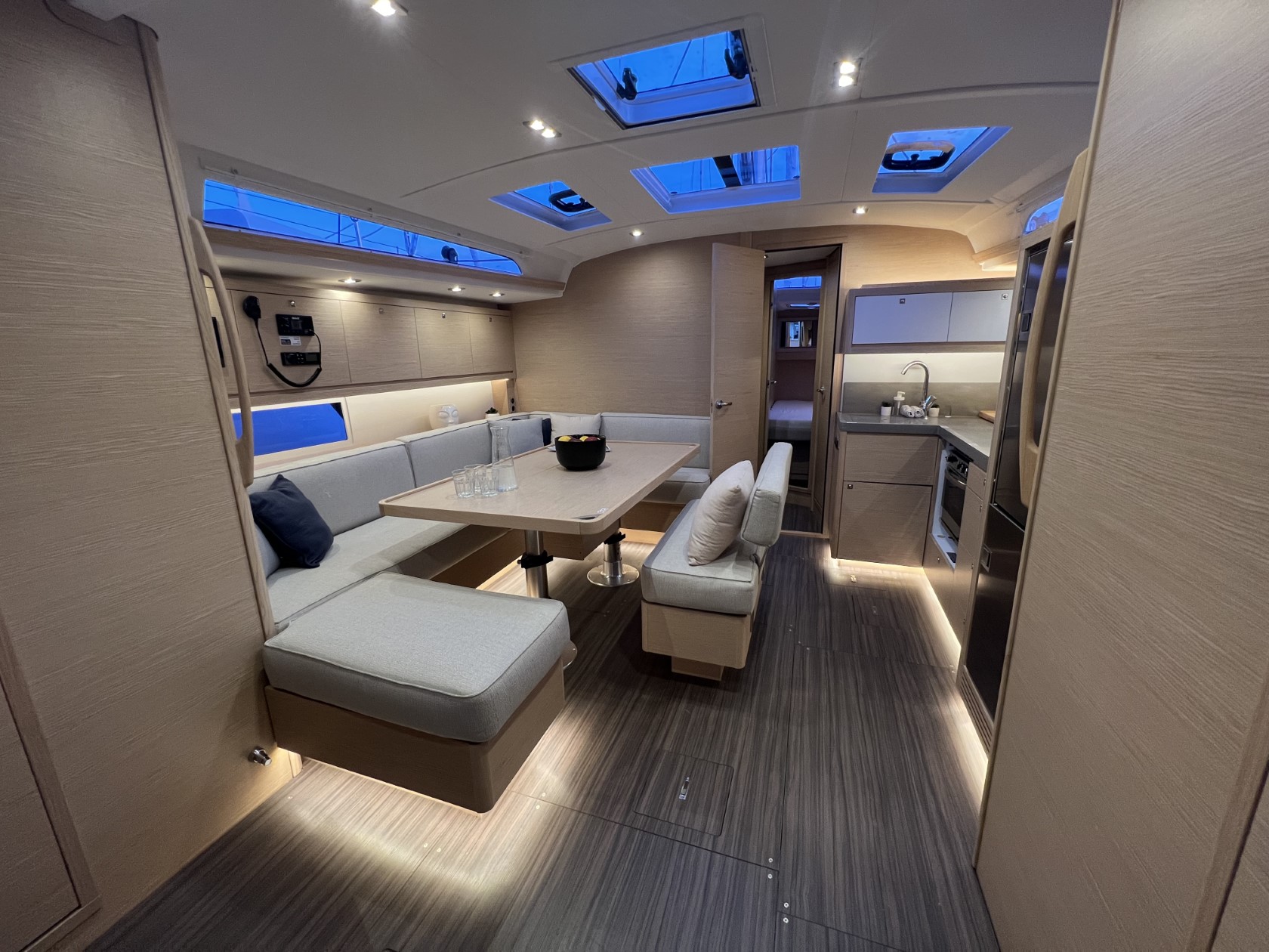Dufour 470 Grand Large — photo 23