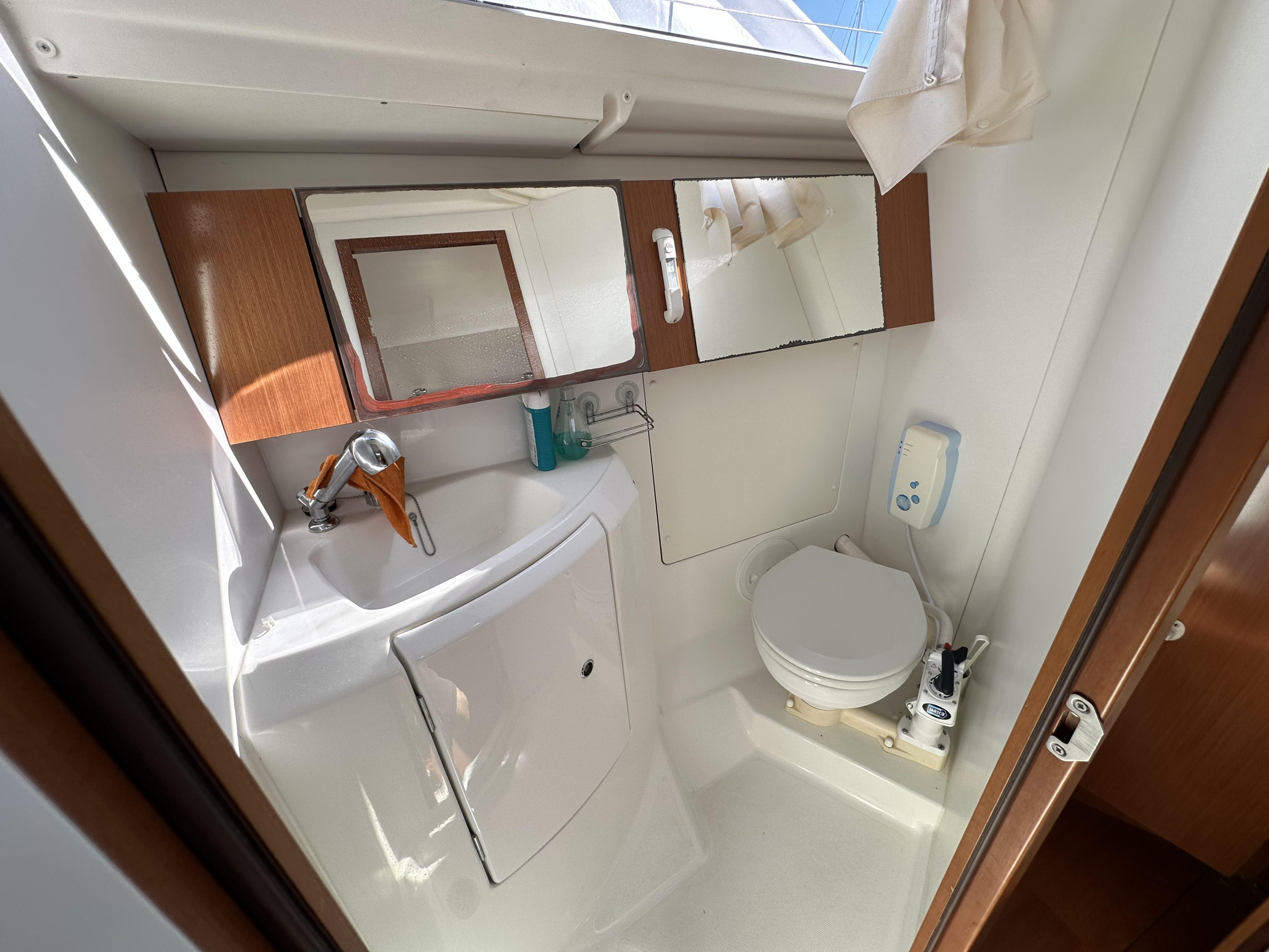 Oceanis 34 — photo 19